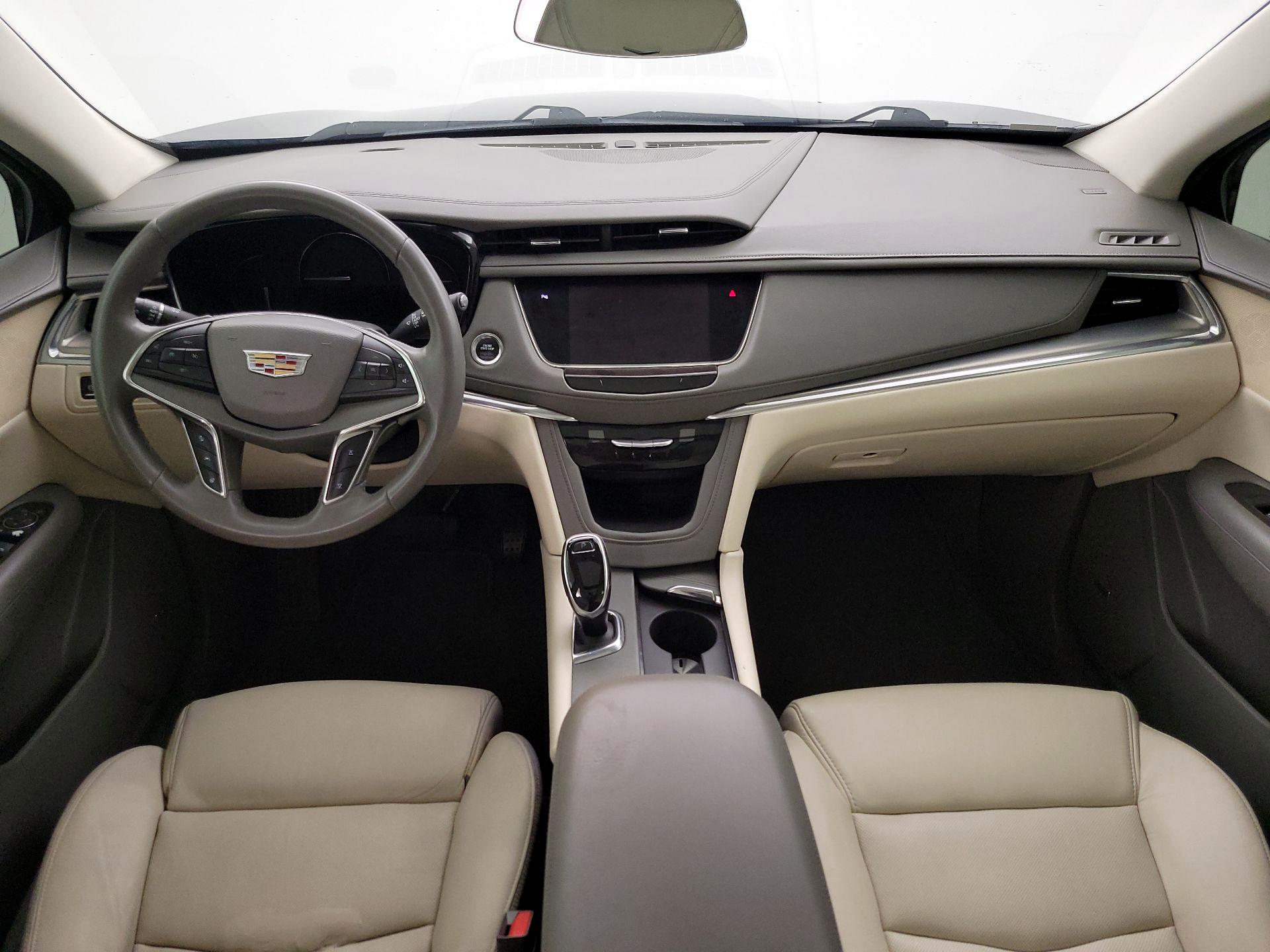 Thumbnail: 2017 Cadillac XT5 - 9