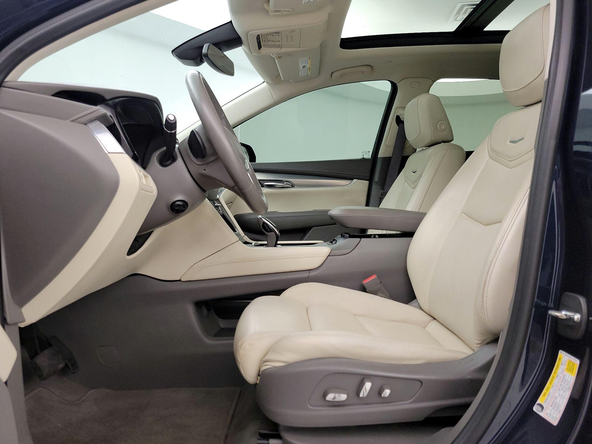 Thumbnail: 2017 Cadillac XT5 - 11