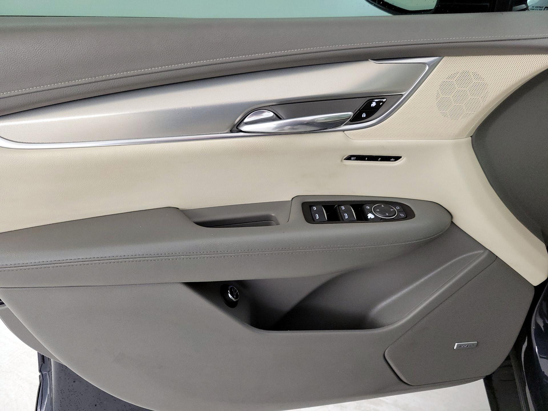 Thumbnail: 2017 Cadillac XT5 - 12