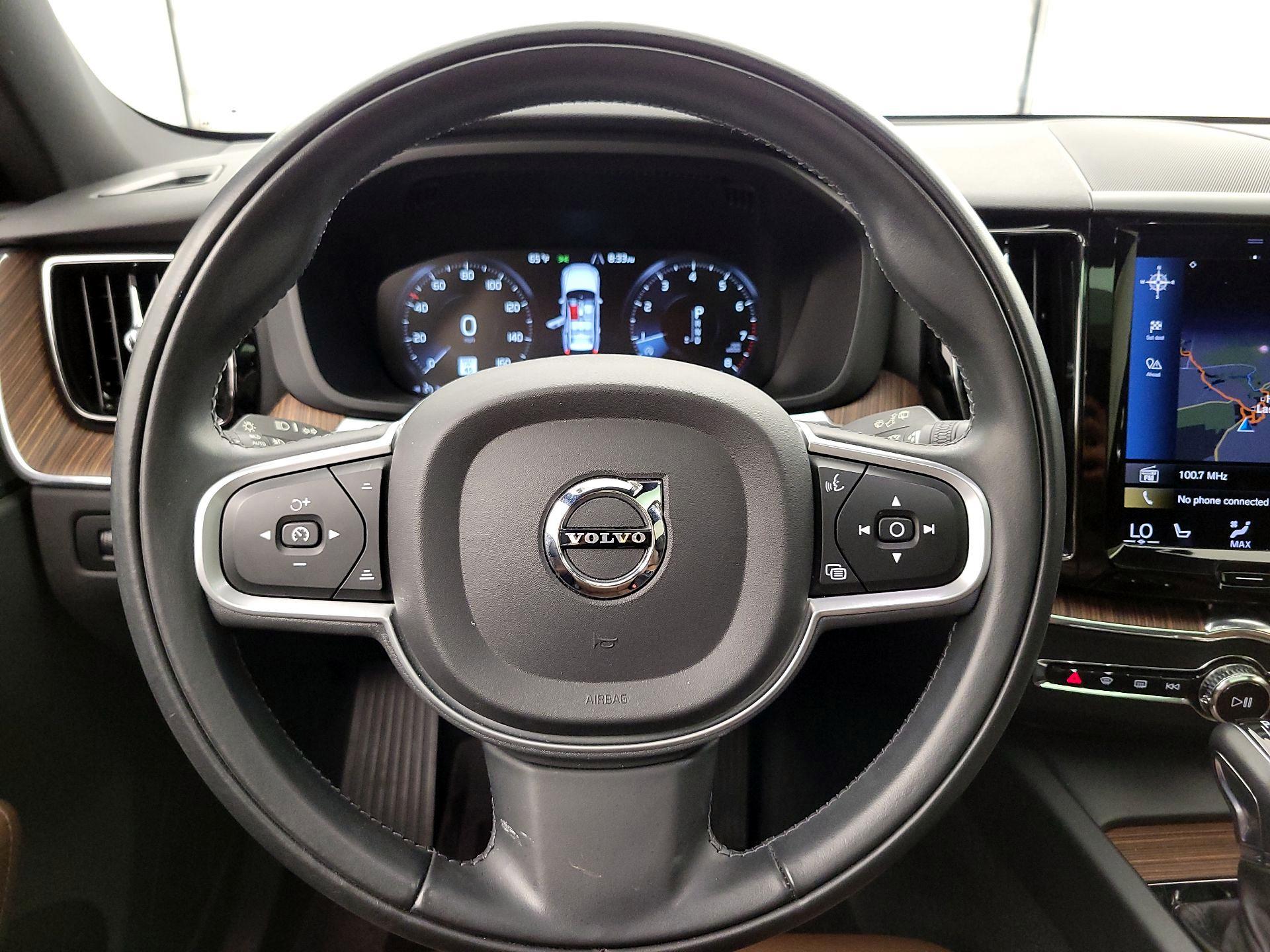 Thumbnail: 2021 Volvo XC60 - 10