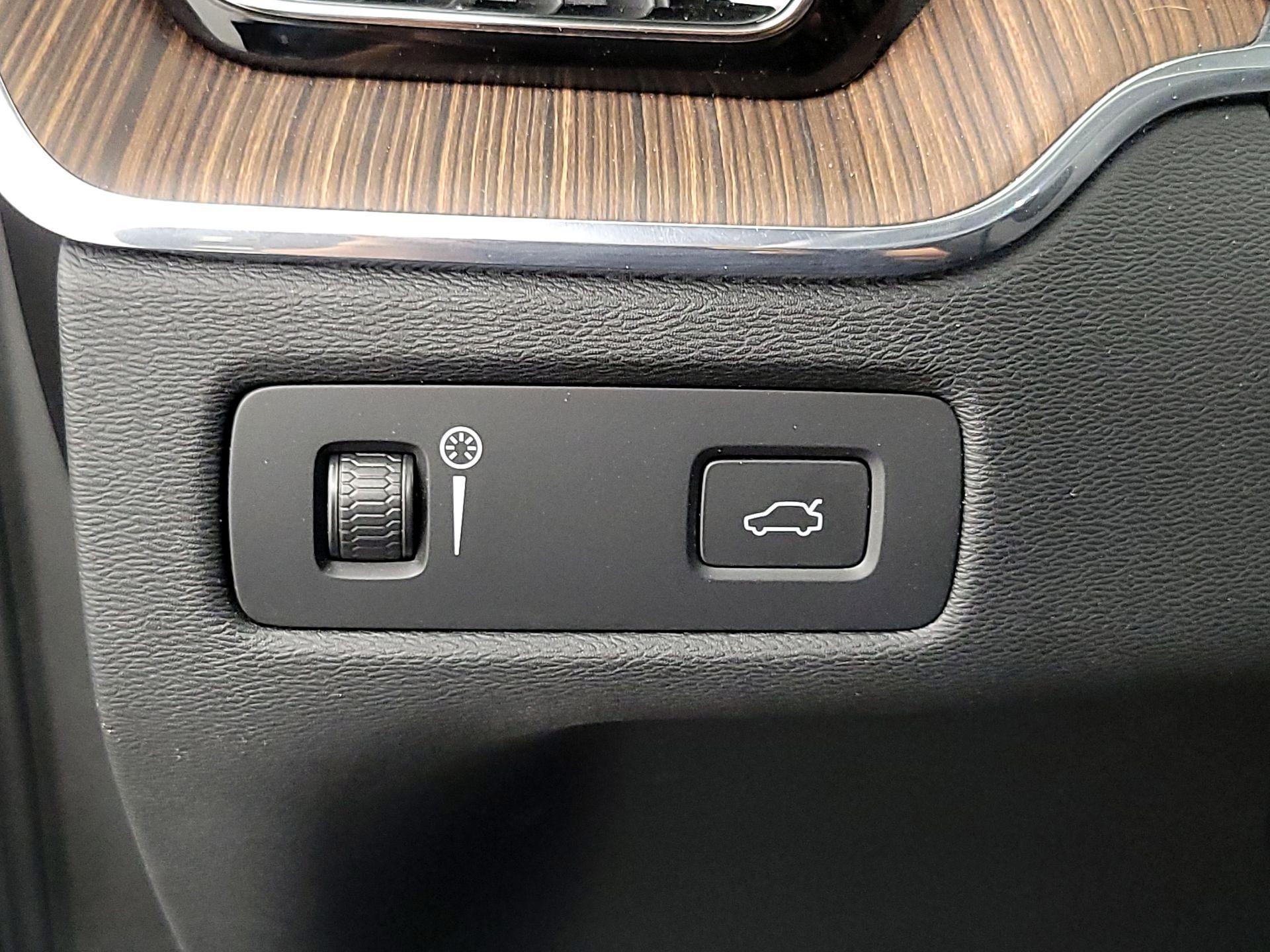 Thumbnail: 2021 Volvo XC60 - 13