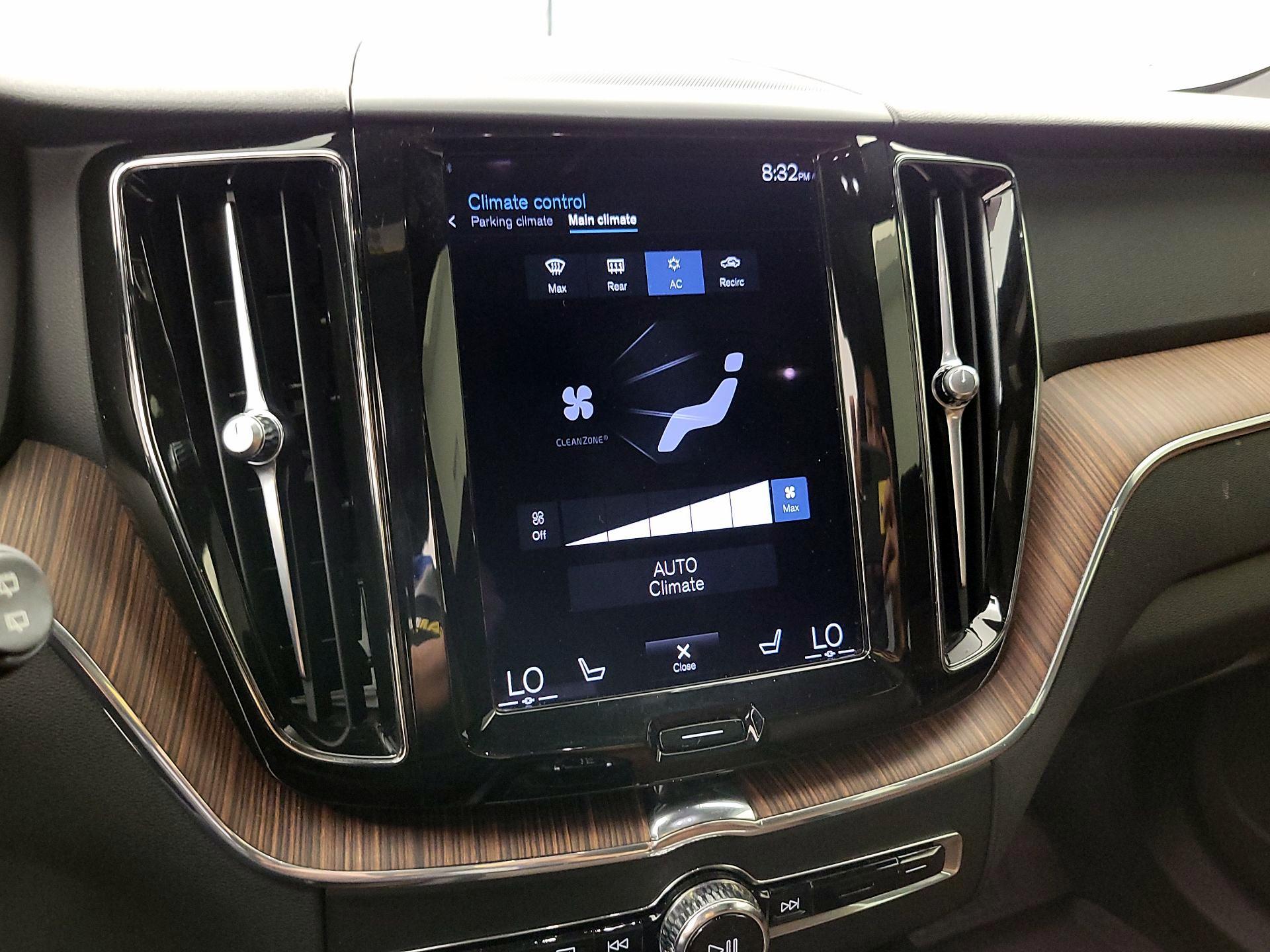 Thumbnail: 2021 Volvo XC60 - 17