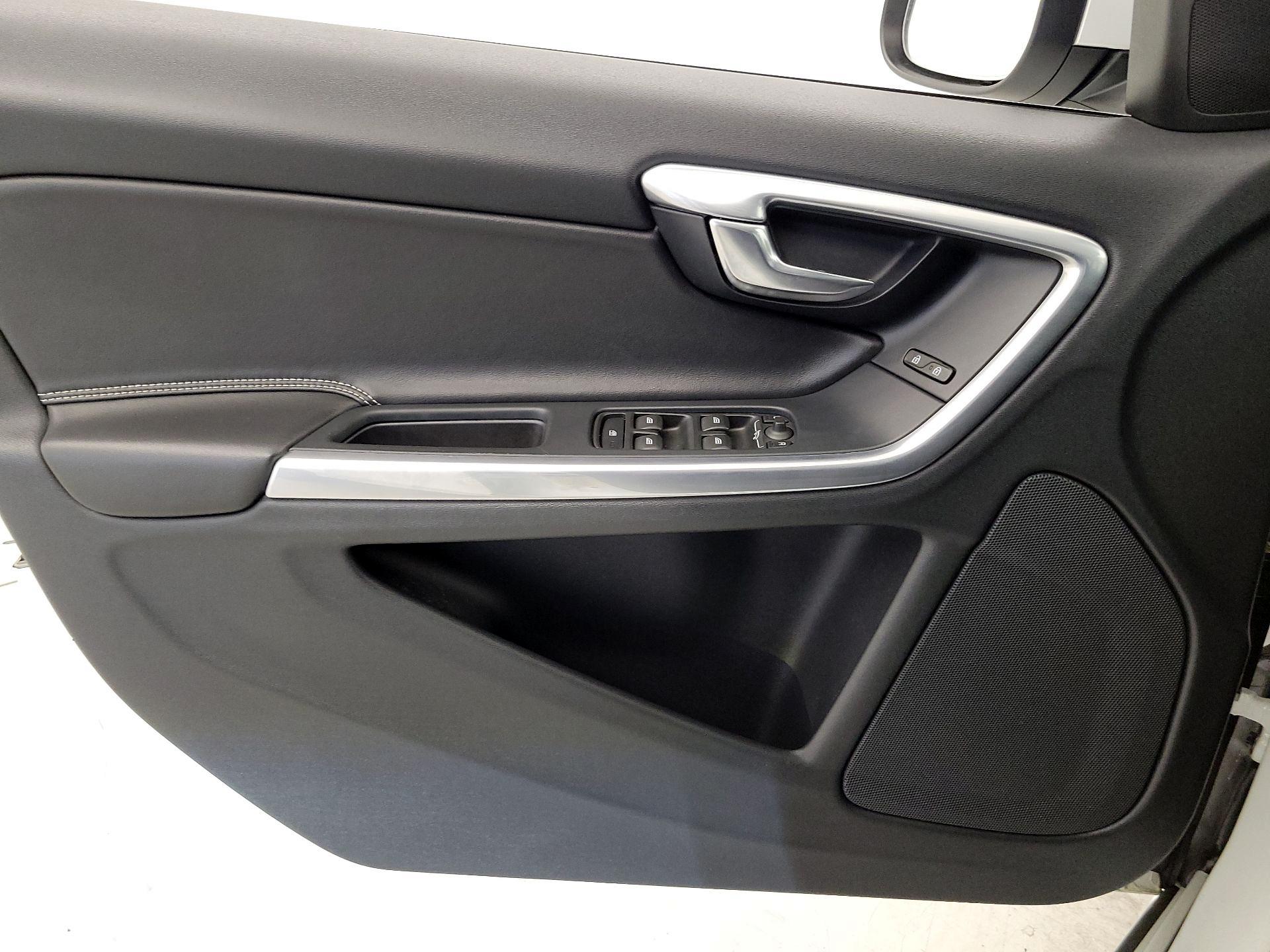 Thumbnail: 2015 Volvo S60 - 12