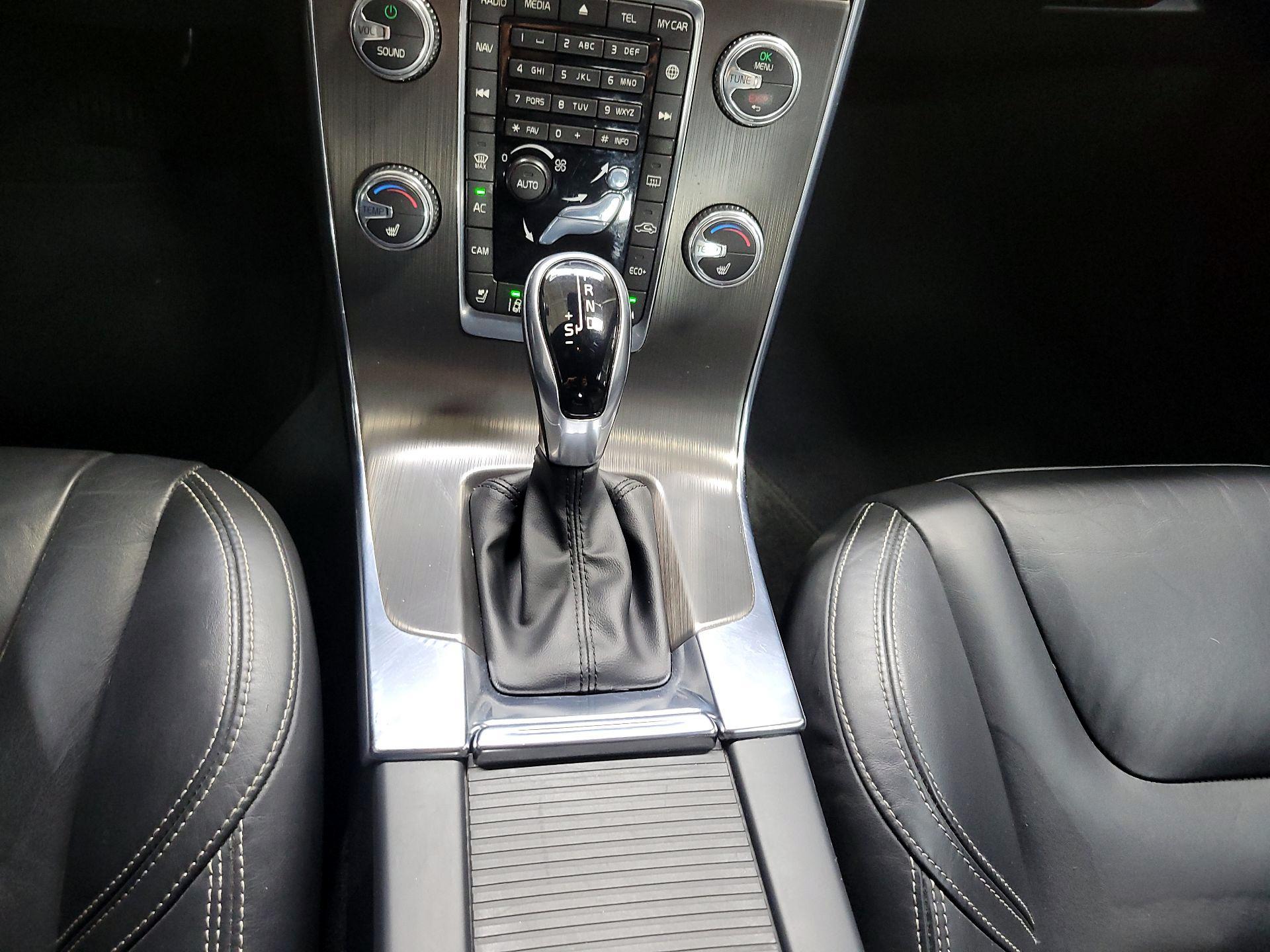 Thumbnail: 2015 Volvo S60 - 17
