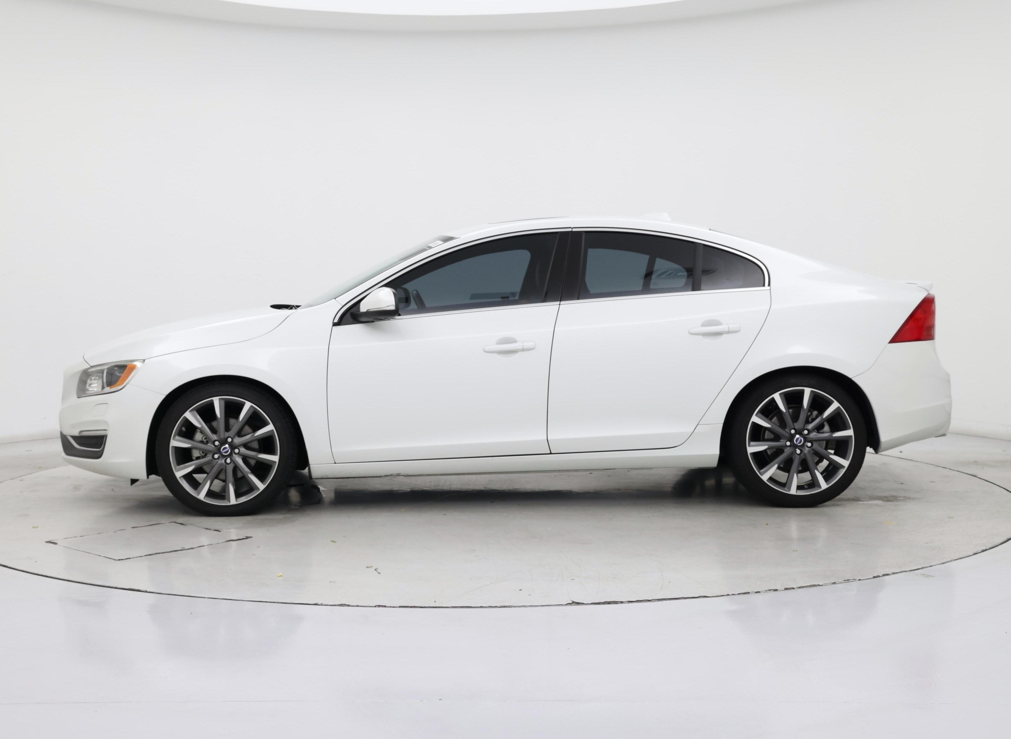 Thumbnail: 2015 Volvo S60 - 3