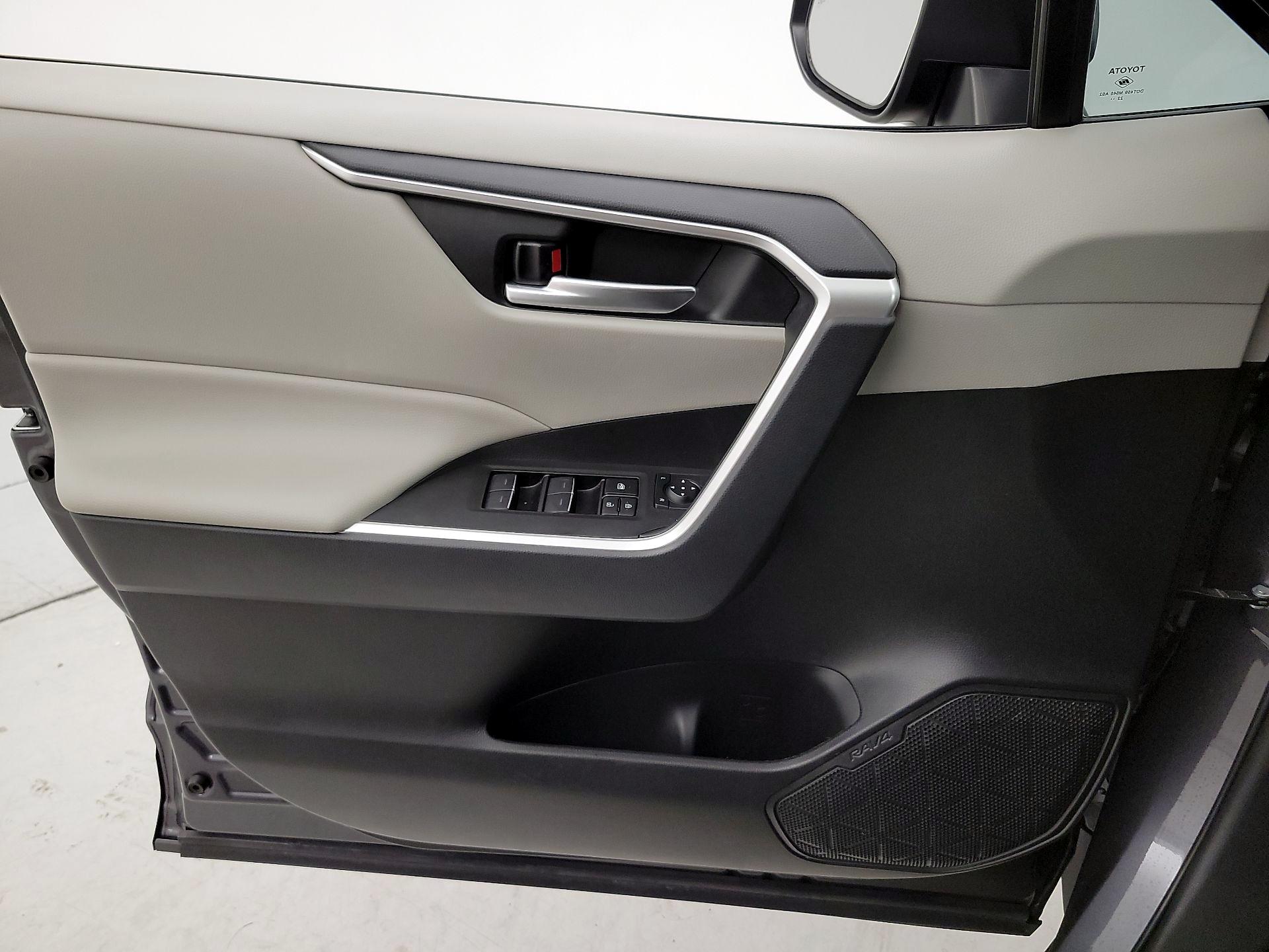 Thumbnail: 2023 Toyota RAV4 - 12