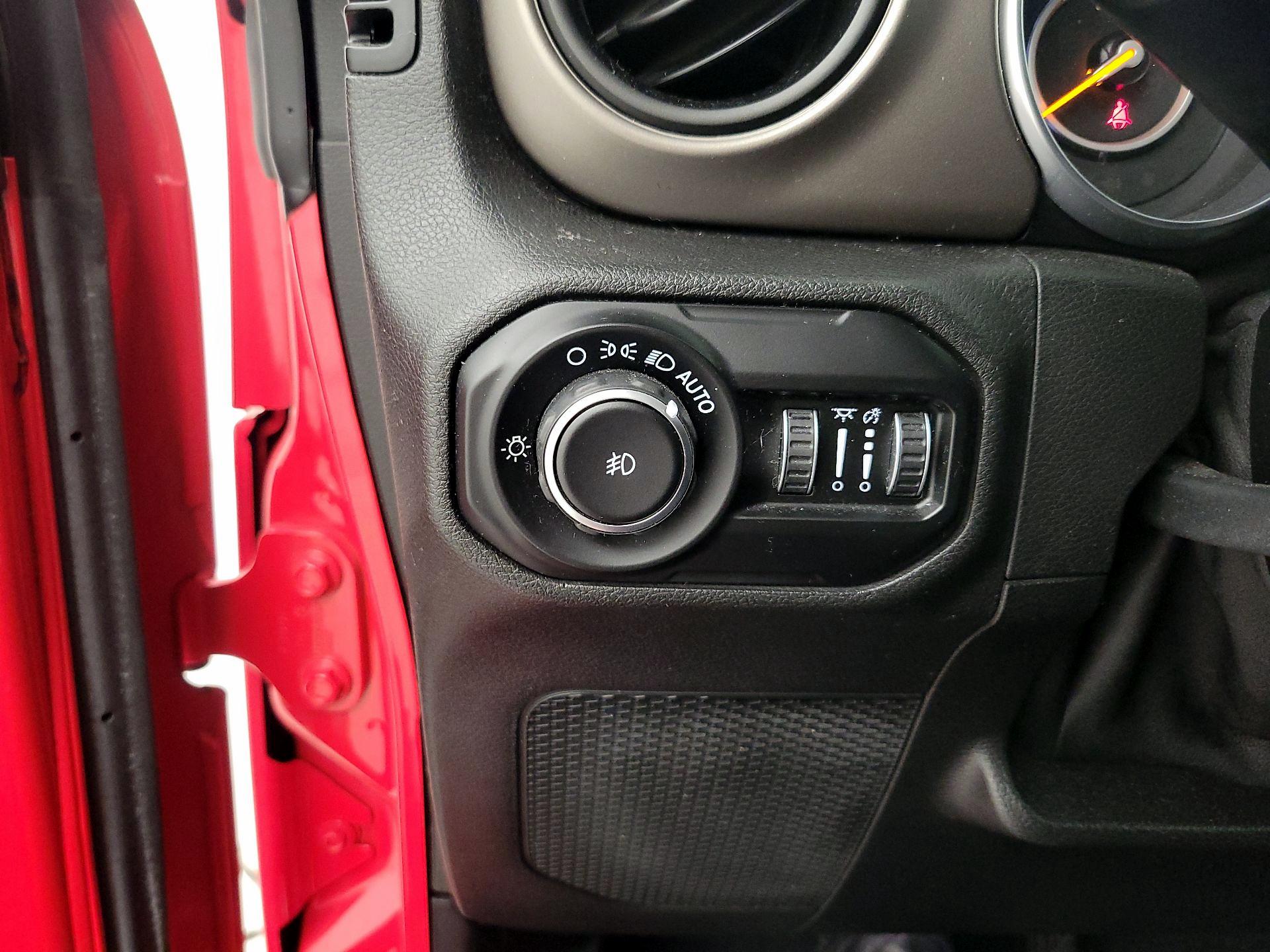 Thumbnail: 2018 Jeep Wrangler - 13