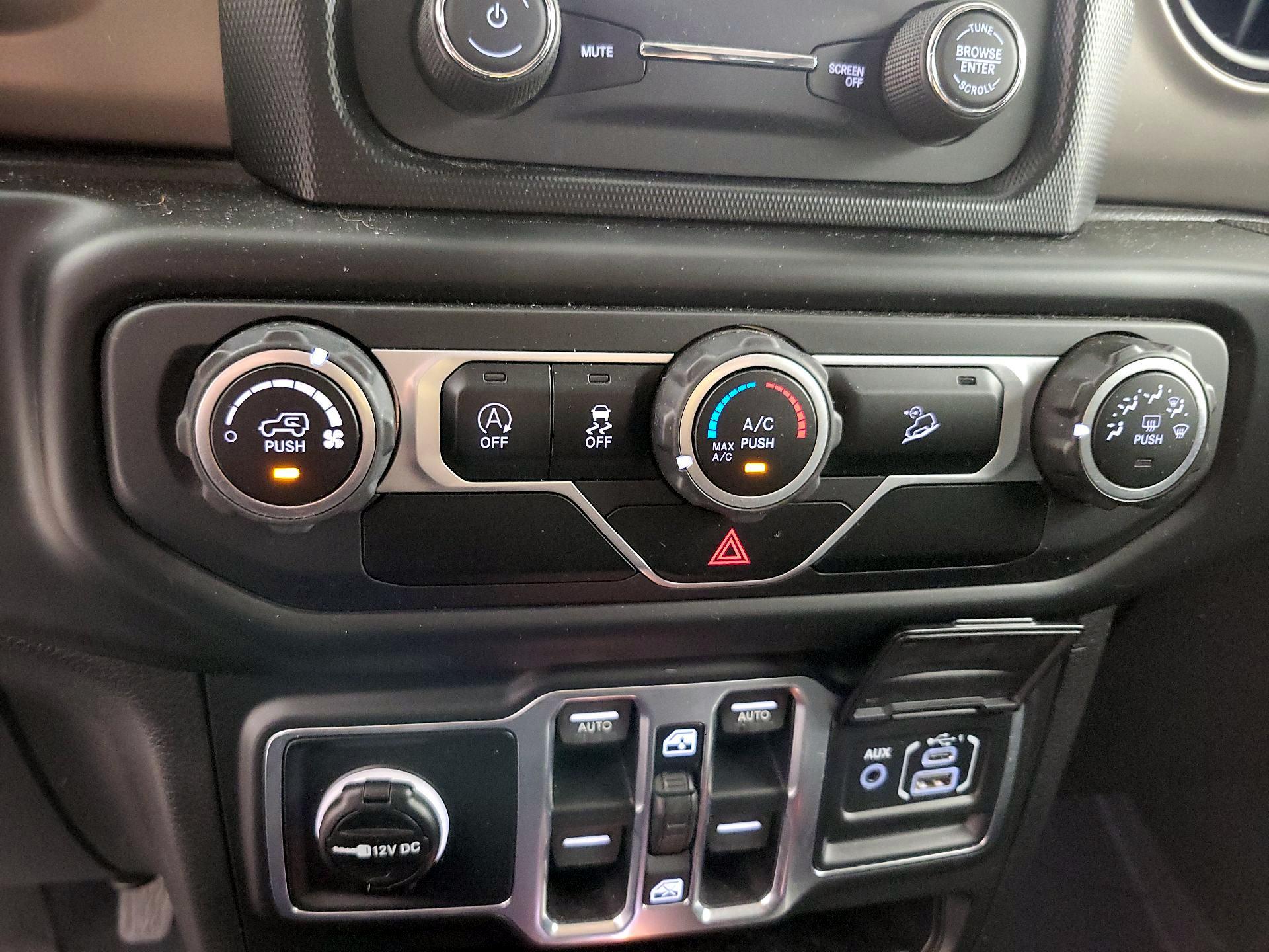 Thumbnail: 2018 Jeep Wrangler - 17