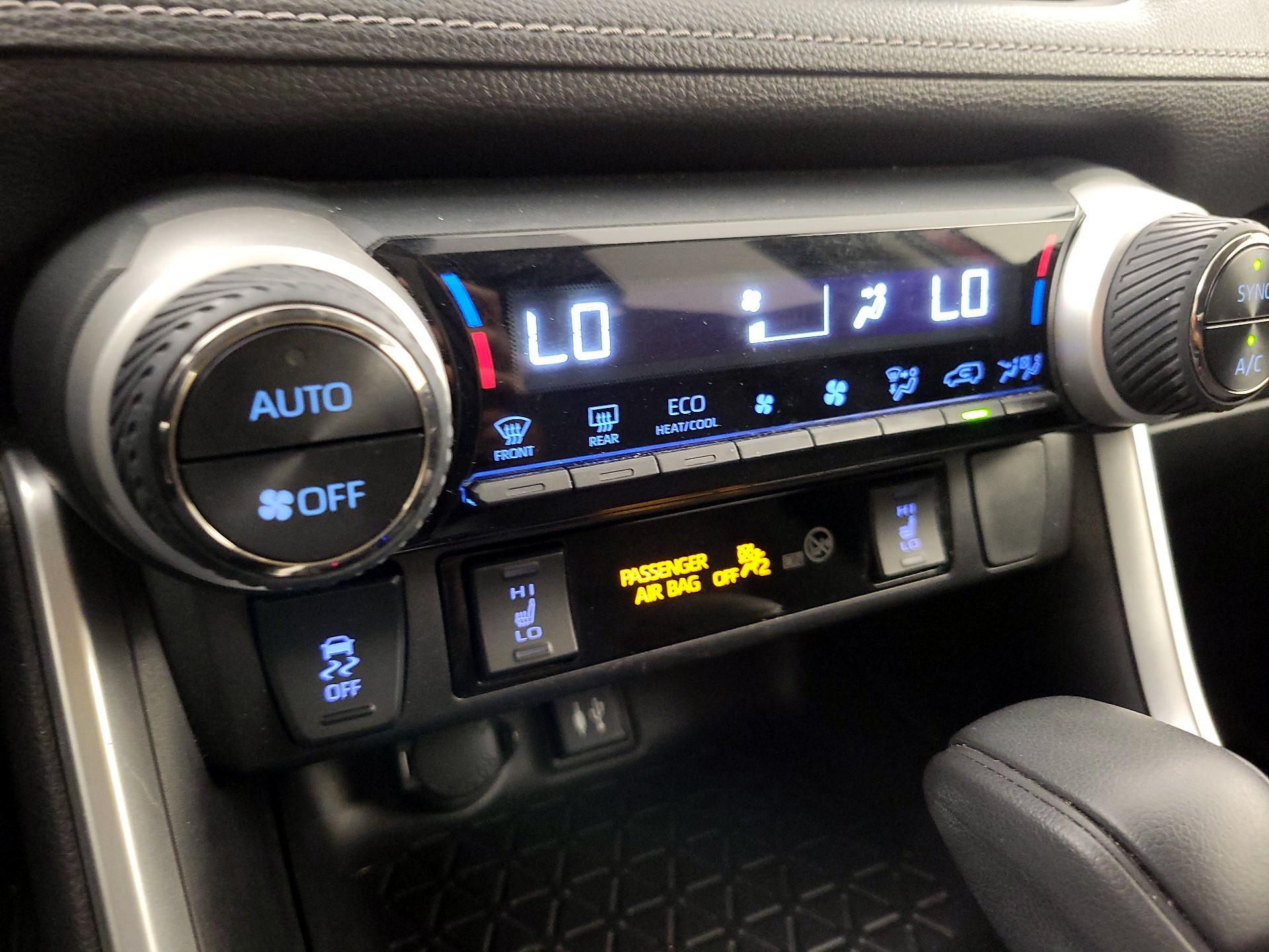 Thumbnail: 2019 Toyota RAV4 - 16