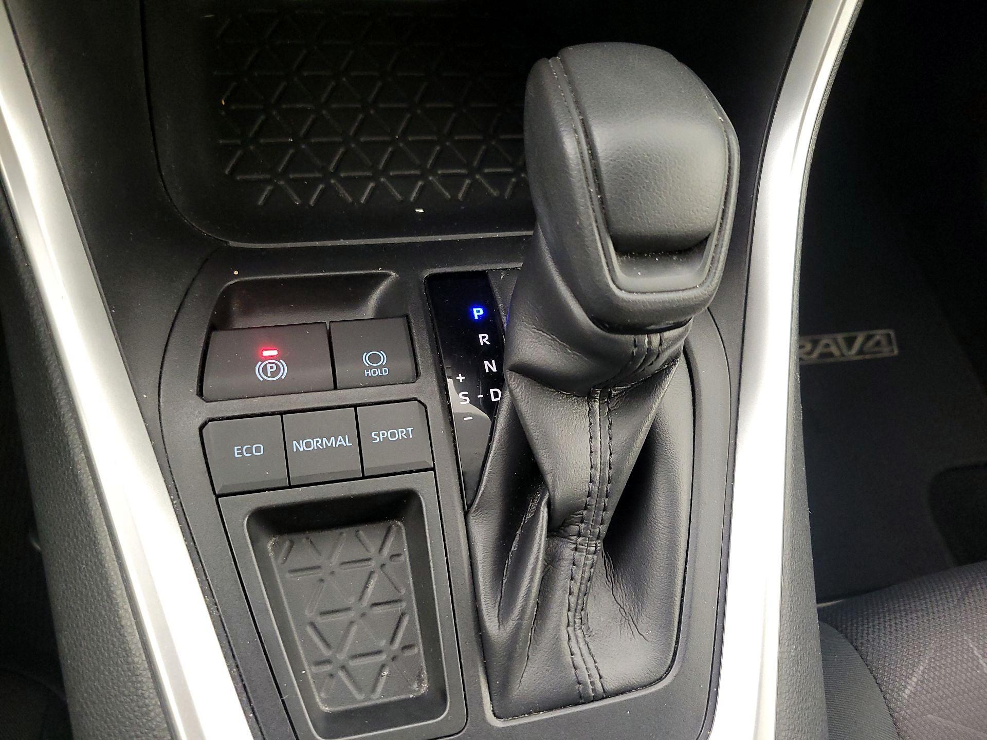 Thumbnail: 2019 Toyota RAV4 - 17