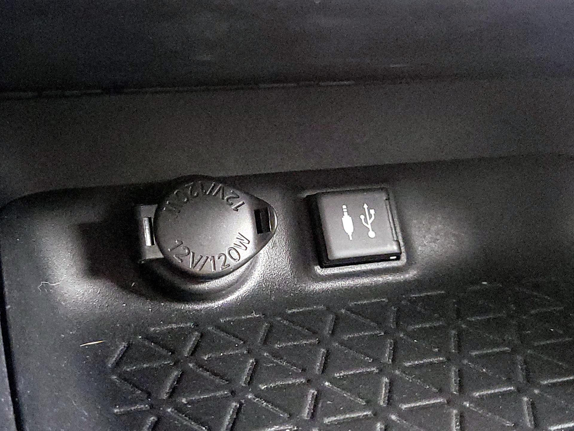 Thumbnail: 2019 Toyota RAV4 - 18