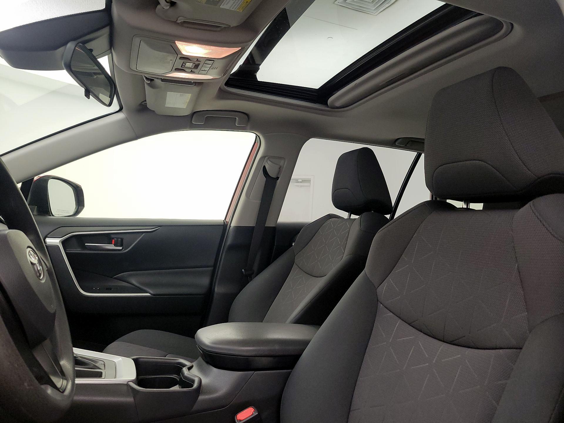 Thumbnail: 2019 Toyota RAV4 - 19