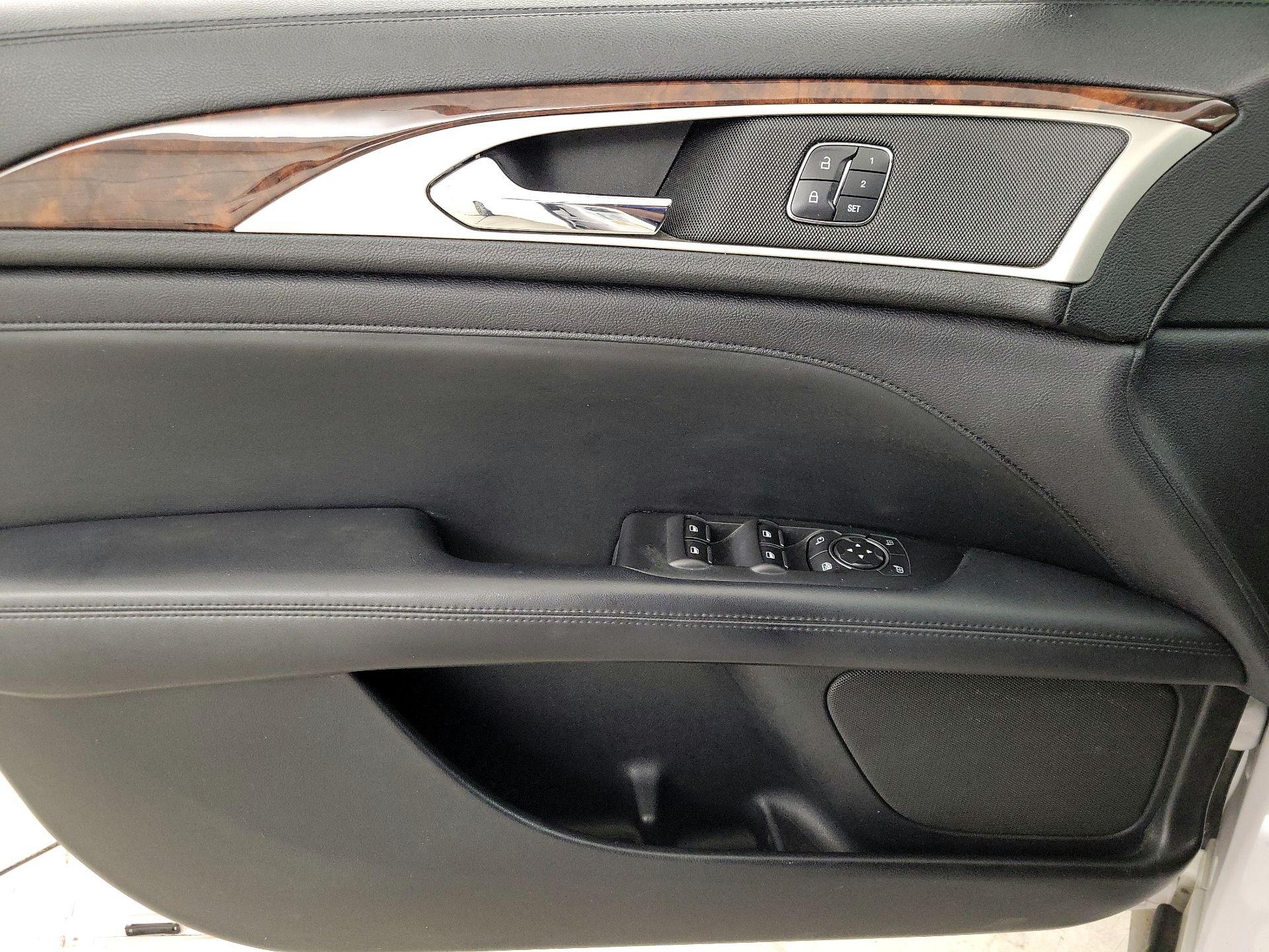Thumbnail: 2017 Lincoln MKZ - 12