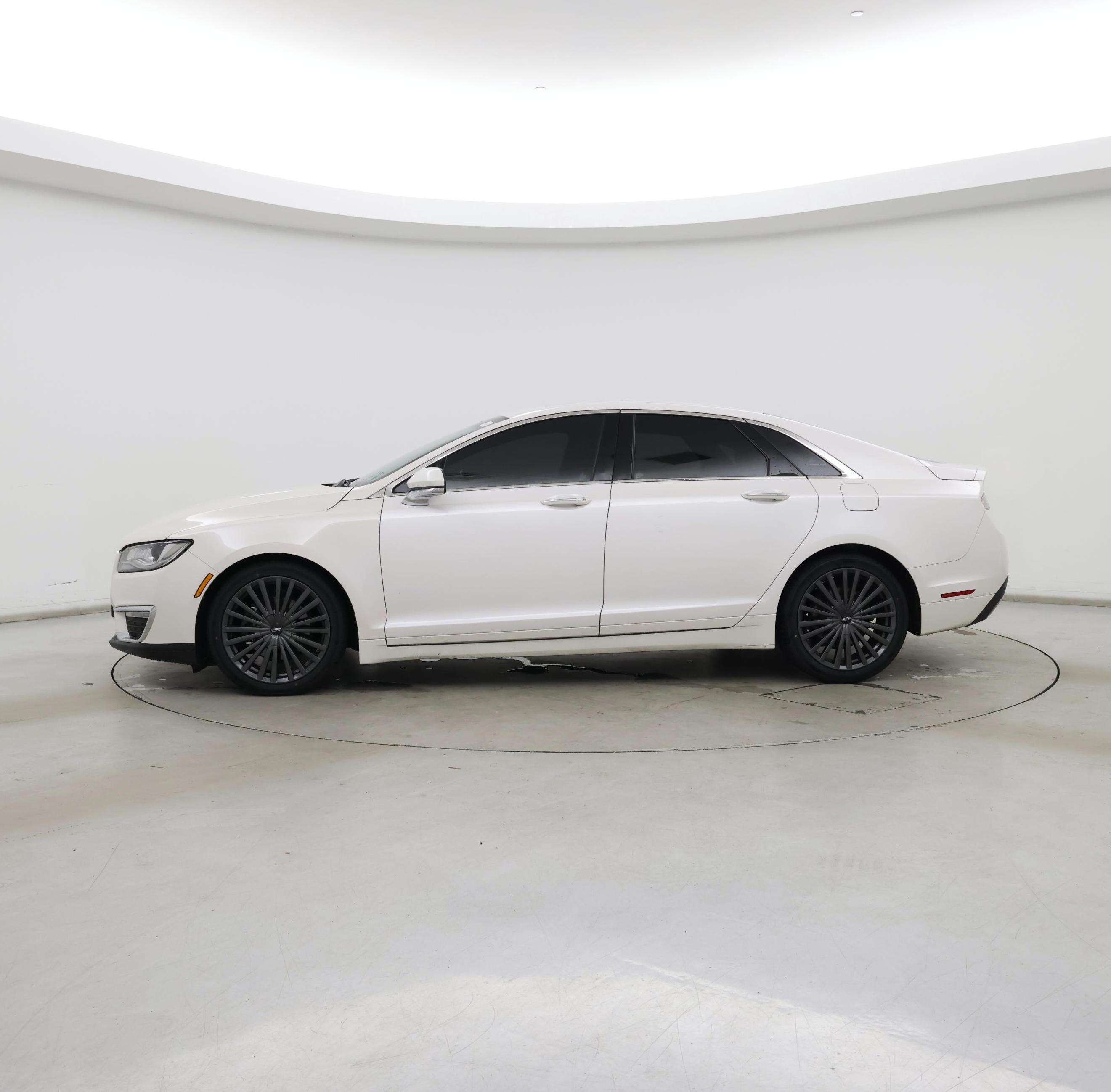Thumbnail: 2017 Lincoln MKZ - 3