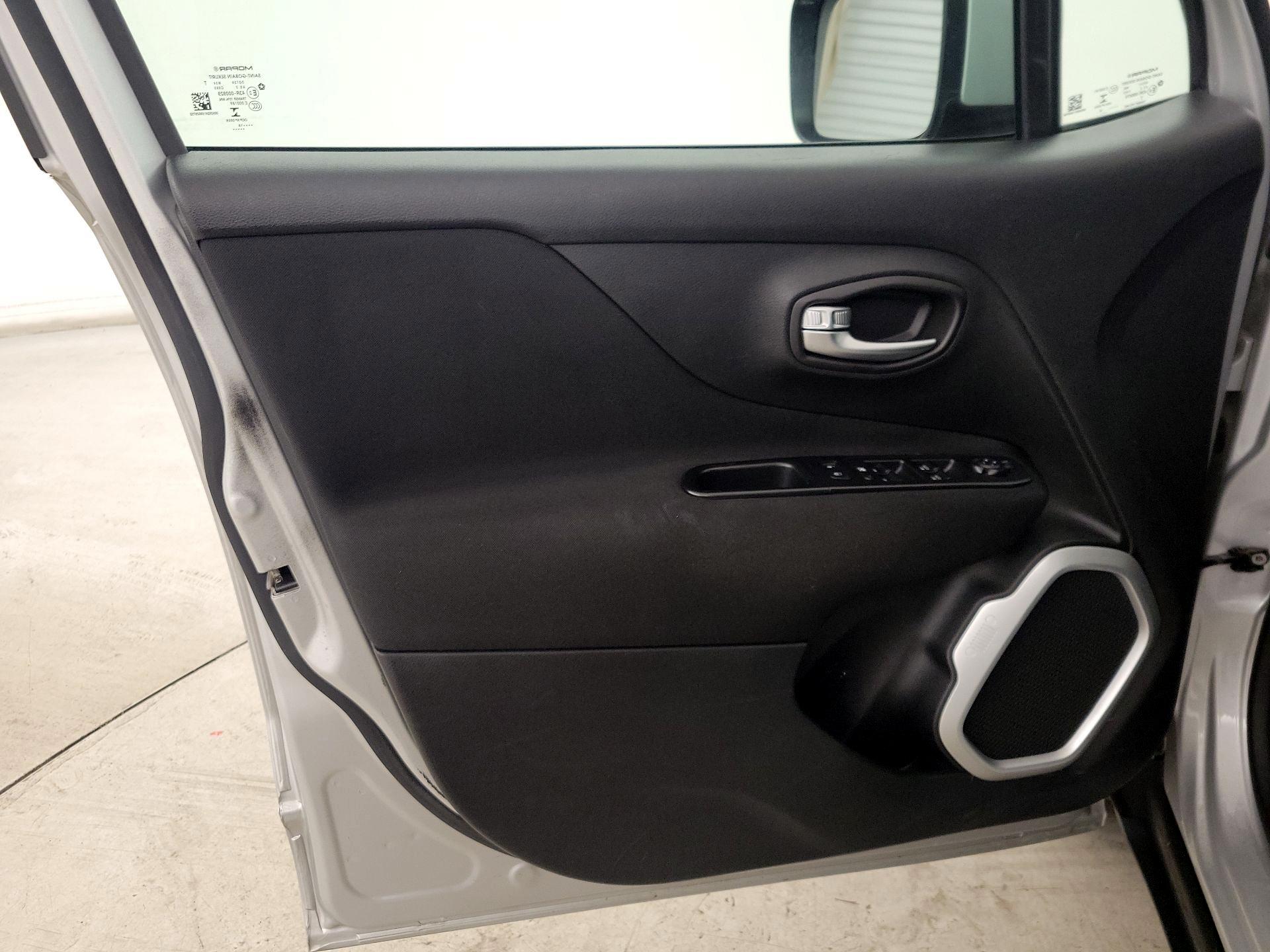 Thumbnail: 2018 Jeep Renegade - 12