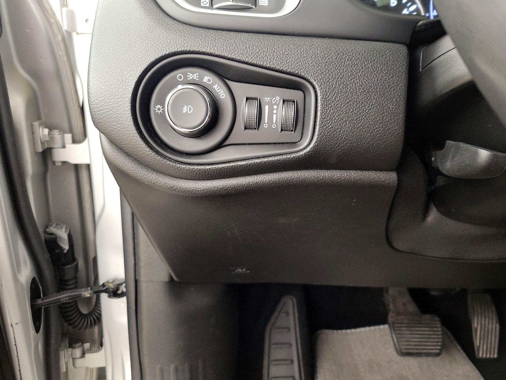 Thumbnail: 2018 Jeep Renegade - 13