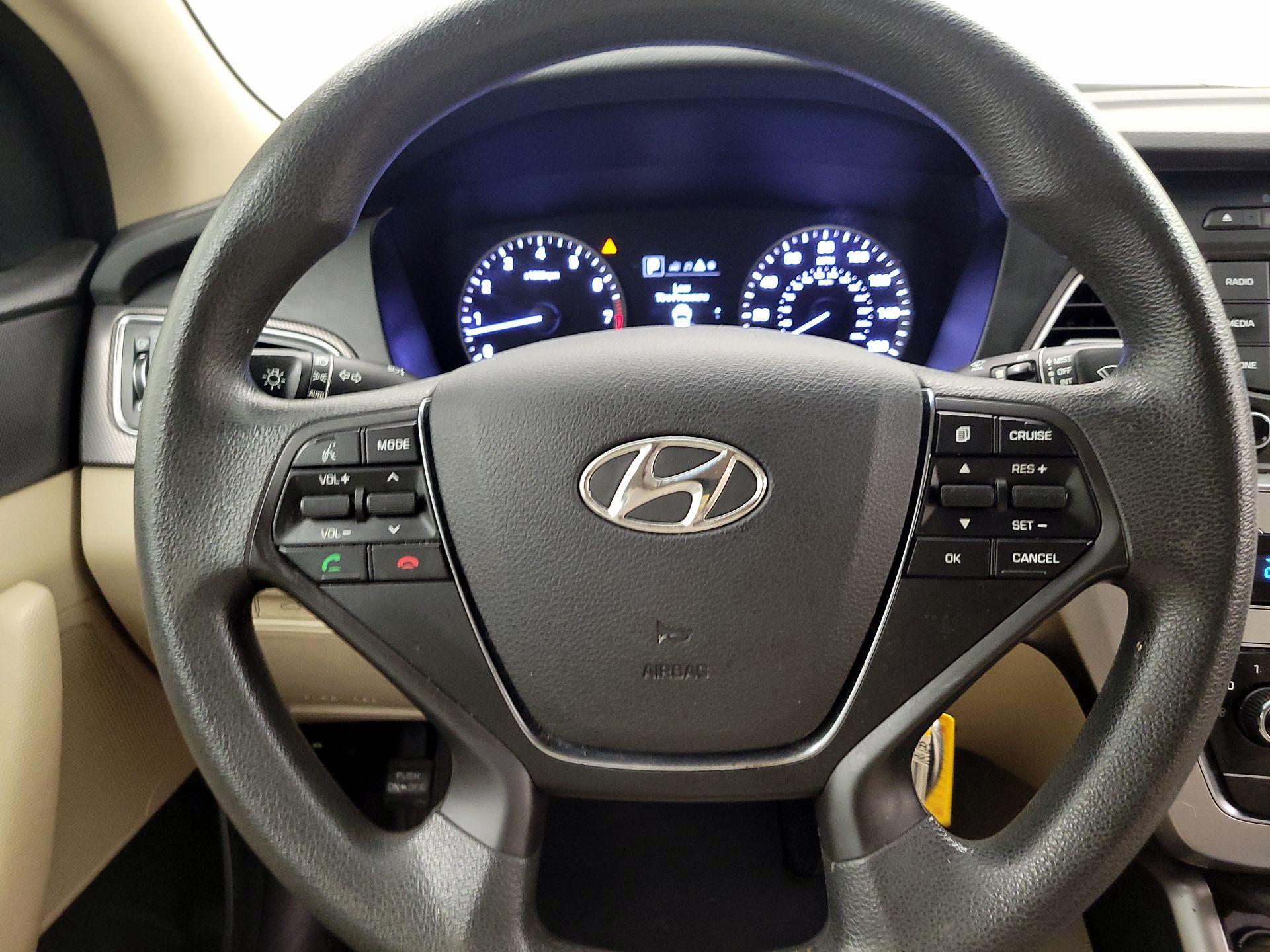 Thumbnail: 2015 Hyundai Sonata - 10