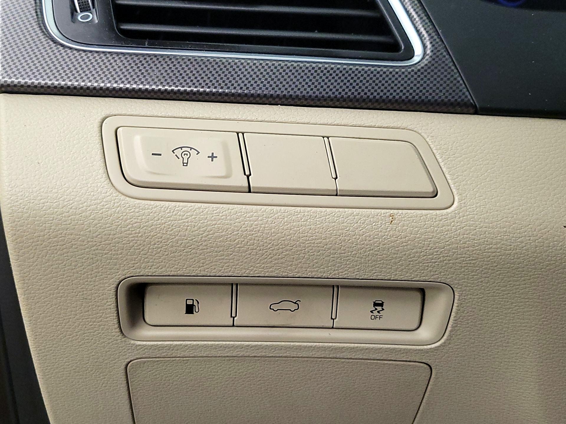 Thumbnail: 2015 Hyundai Sonata - 13