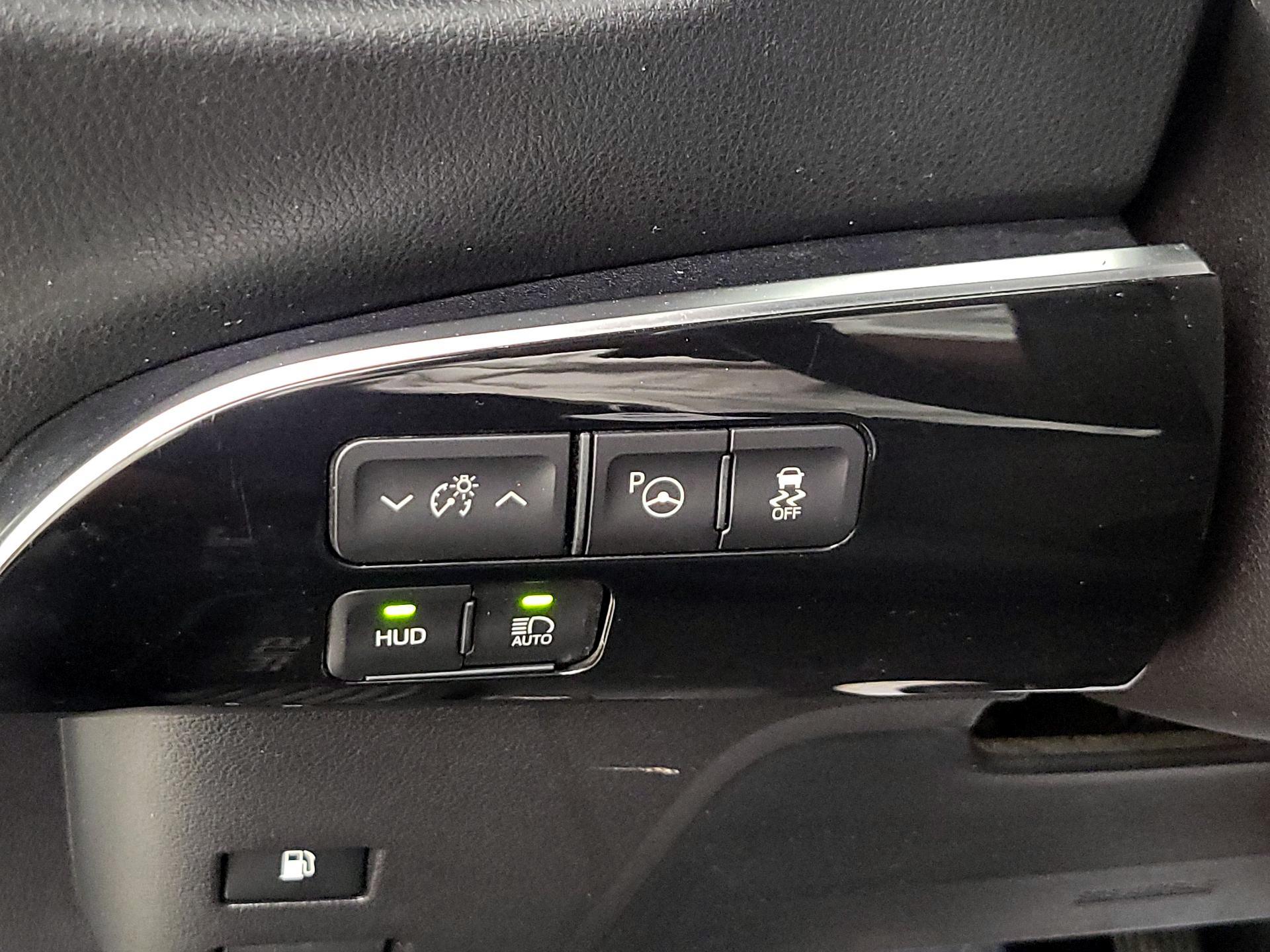 Thumbnail: 2020 Toyota Prius - 13