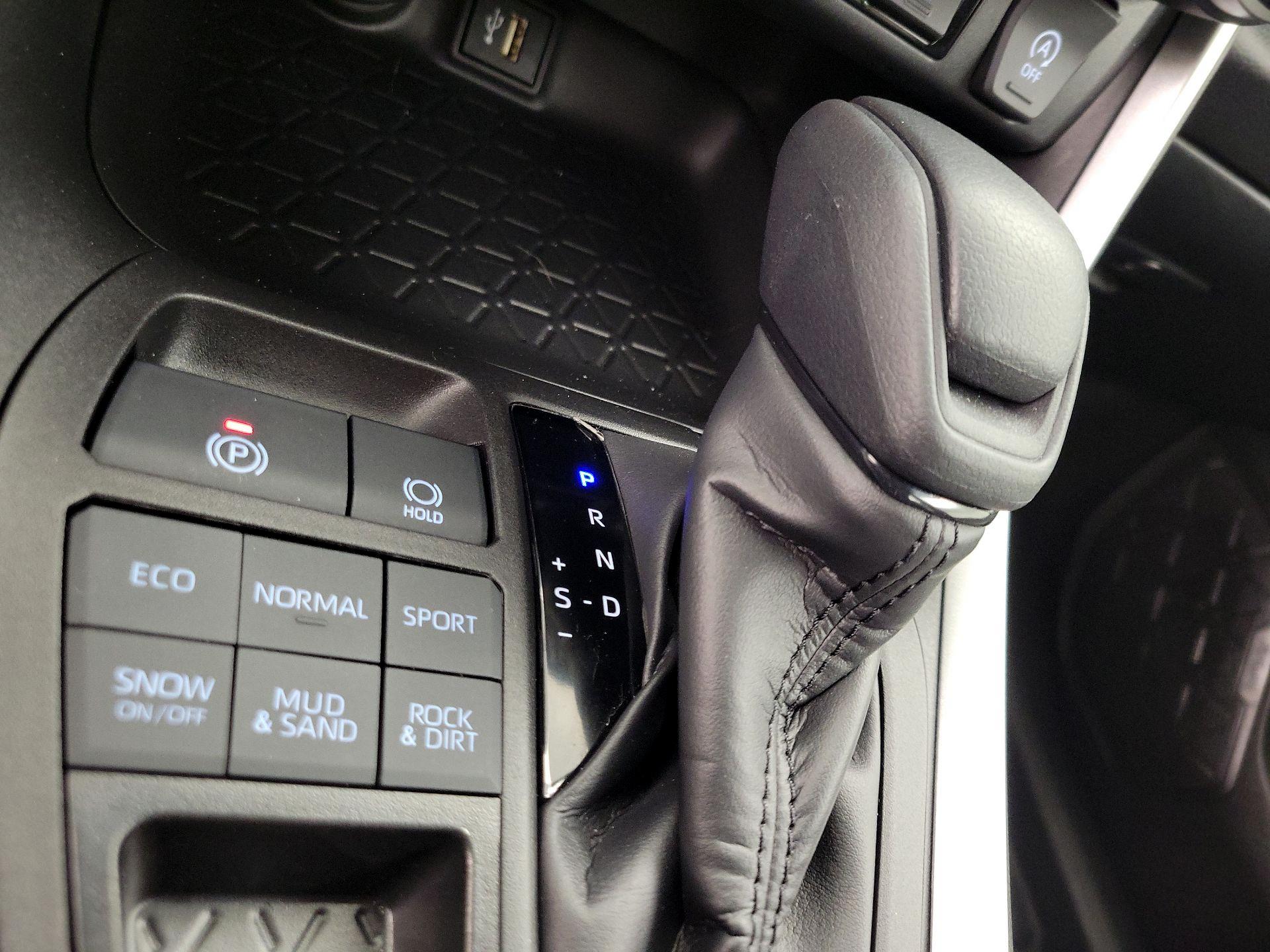 Thumbnail: 2023 Toyota RAV4 - 17