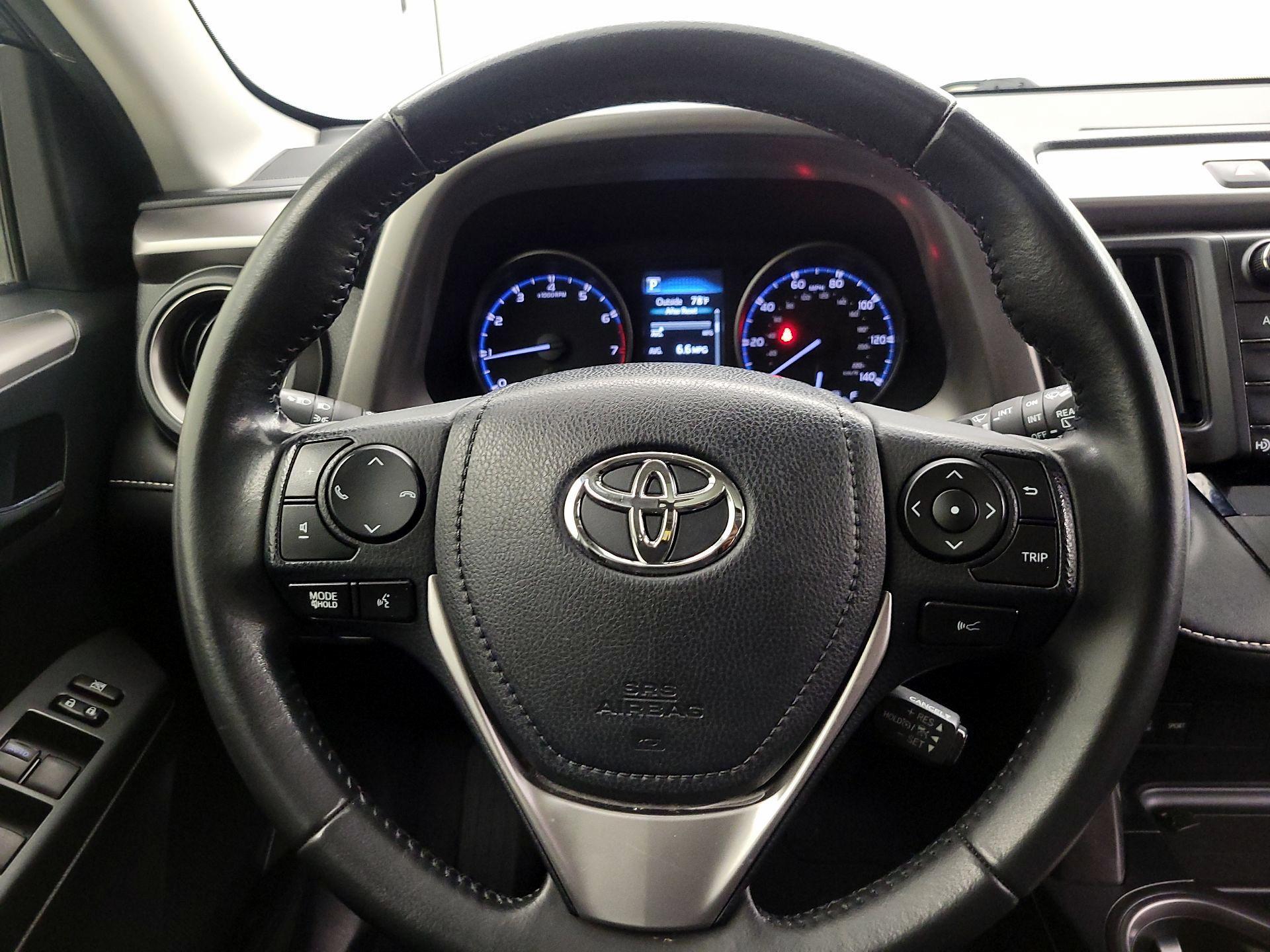 Thumbnail: 2018 Toyota RAV4 - 10