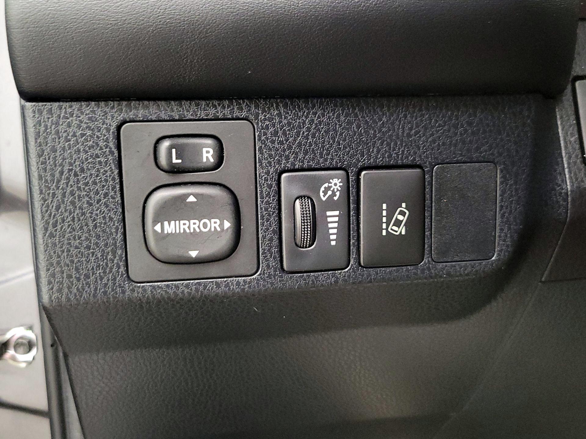 Thumbnail: 2018 Toyota RAV4 - 13