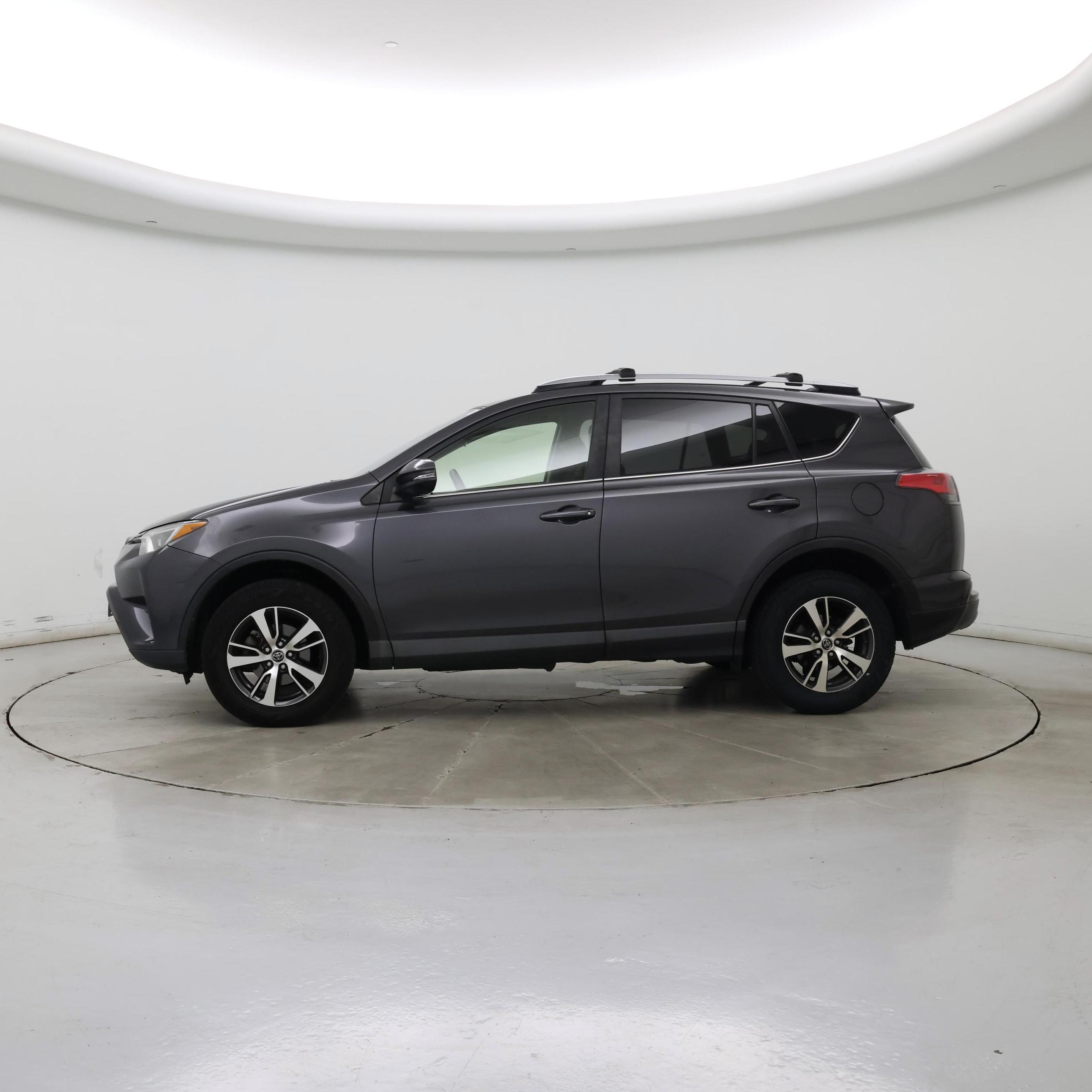 Thumbnail: 2018 Toyota RAV4 - 3
