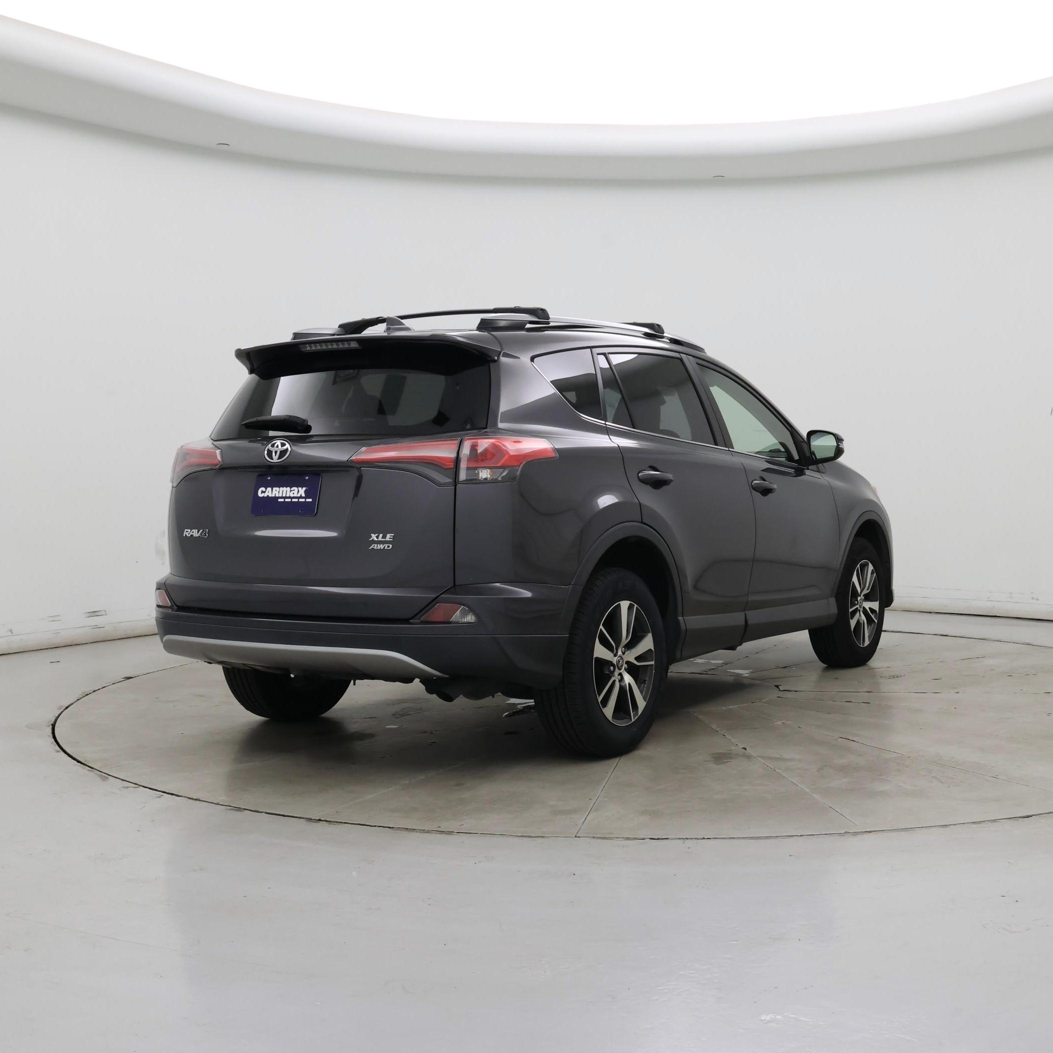 Thumbnail: 2018 Toyota RAV4 - 8