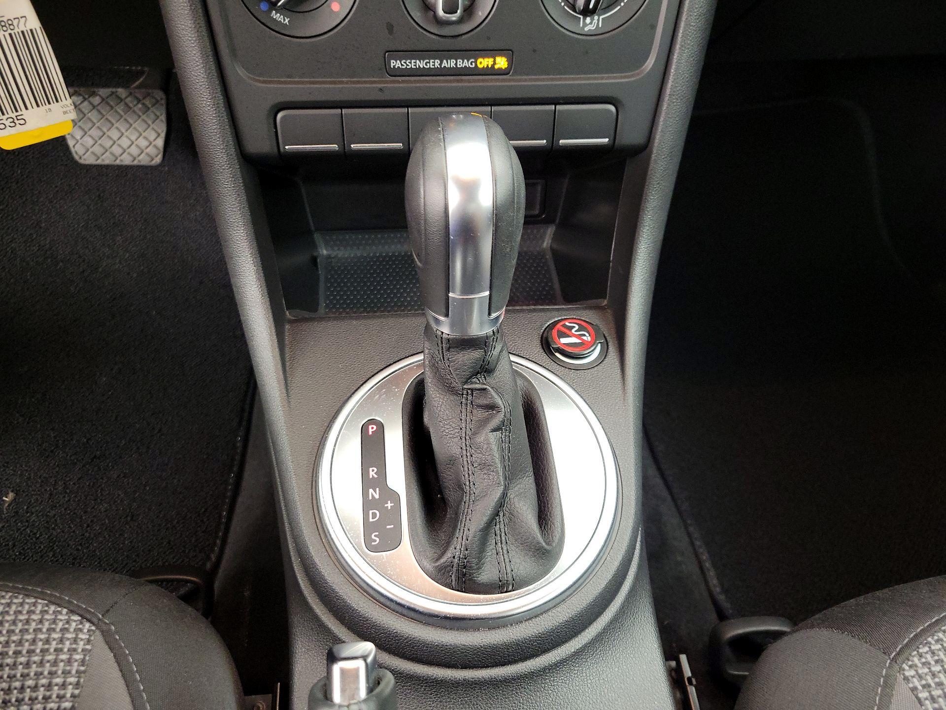 Thumbnail: 2019 Volkswagen Beetle - 17