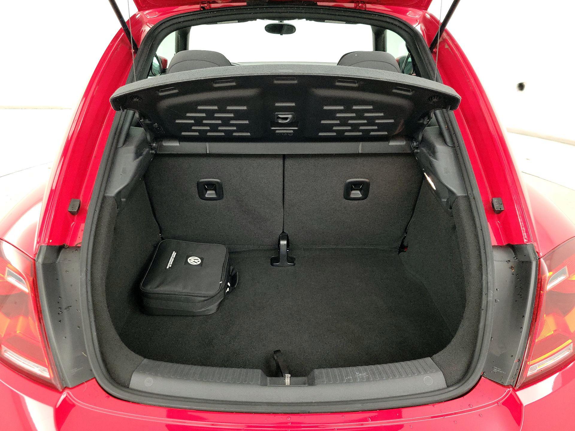Thumbnail: 2019 Volkswagen Beetle - 20