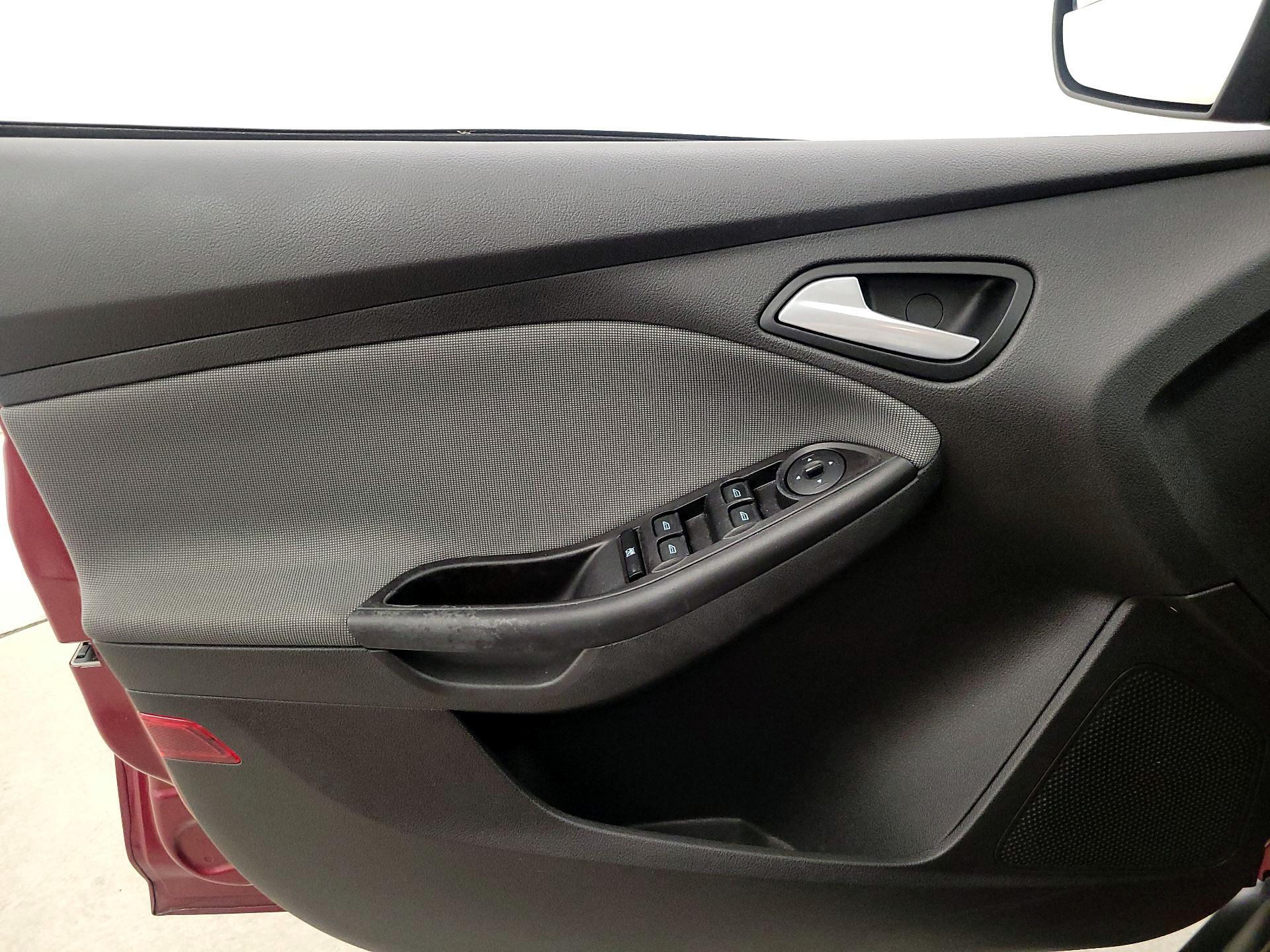 Thumbnail: 2013 Ford Focus - 12