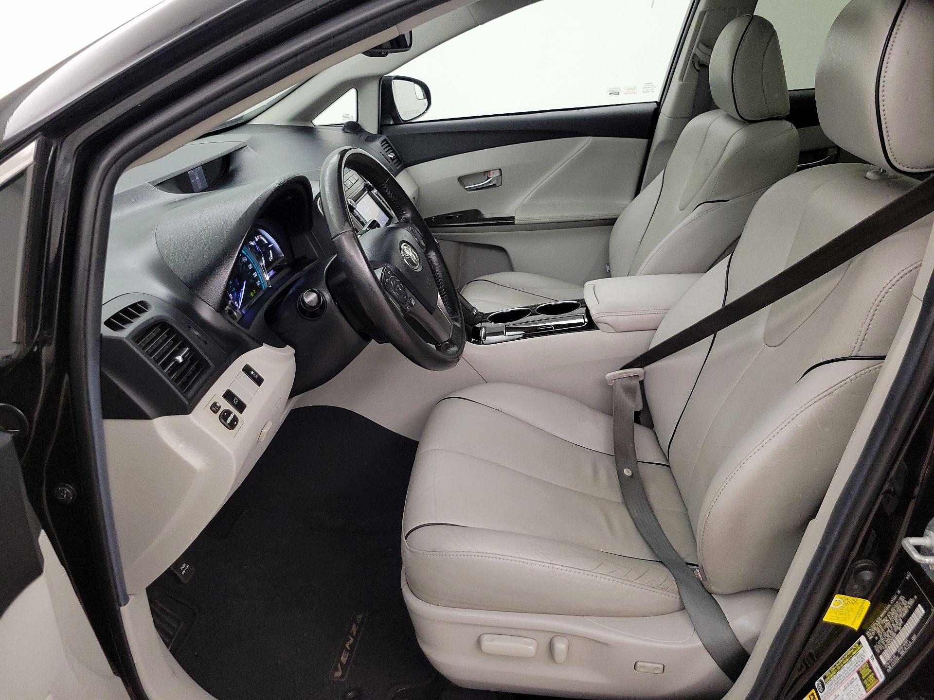 Thumbnail: 2013 Toyota Venza - 11