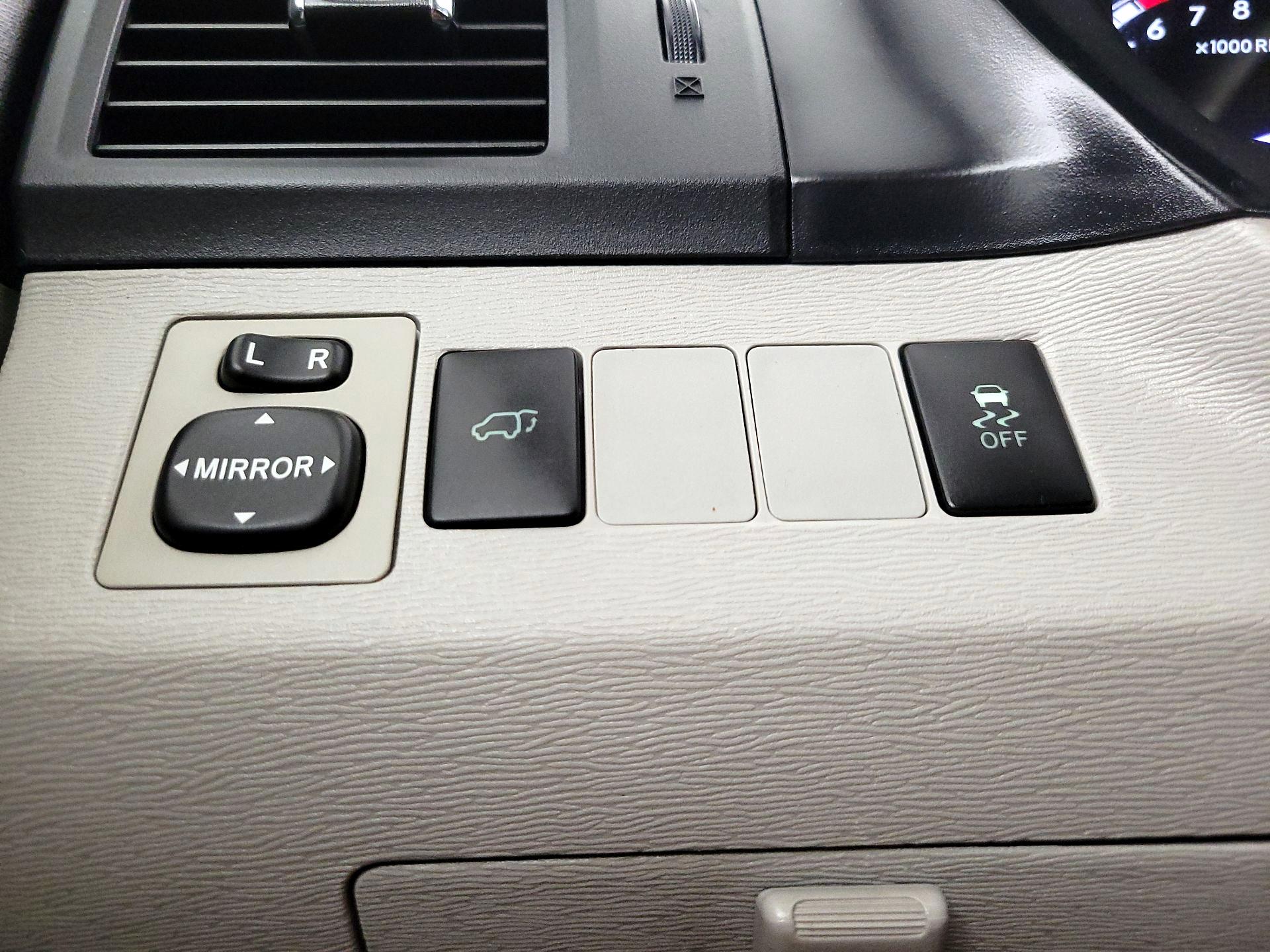 Thumbnail: 2013 Toyota Venza - 13