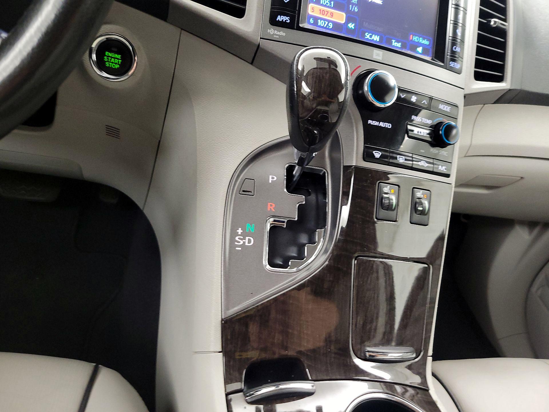 Thumbnail: 2013 Toyota Venza - 17
