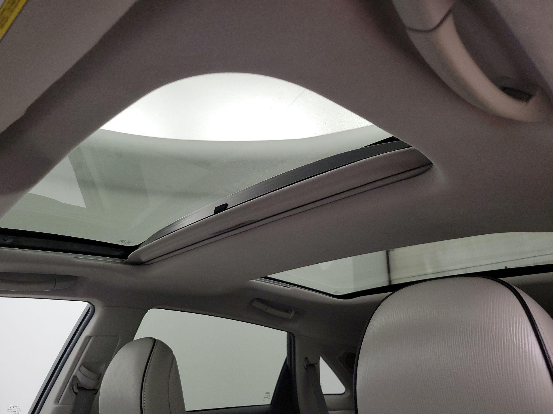 Thumbnail: 2013 Toyota Venza - 19