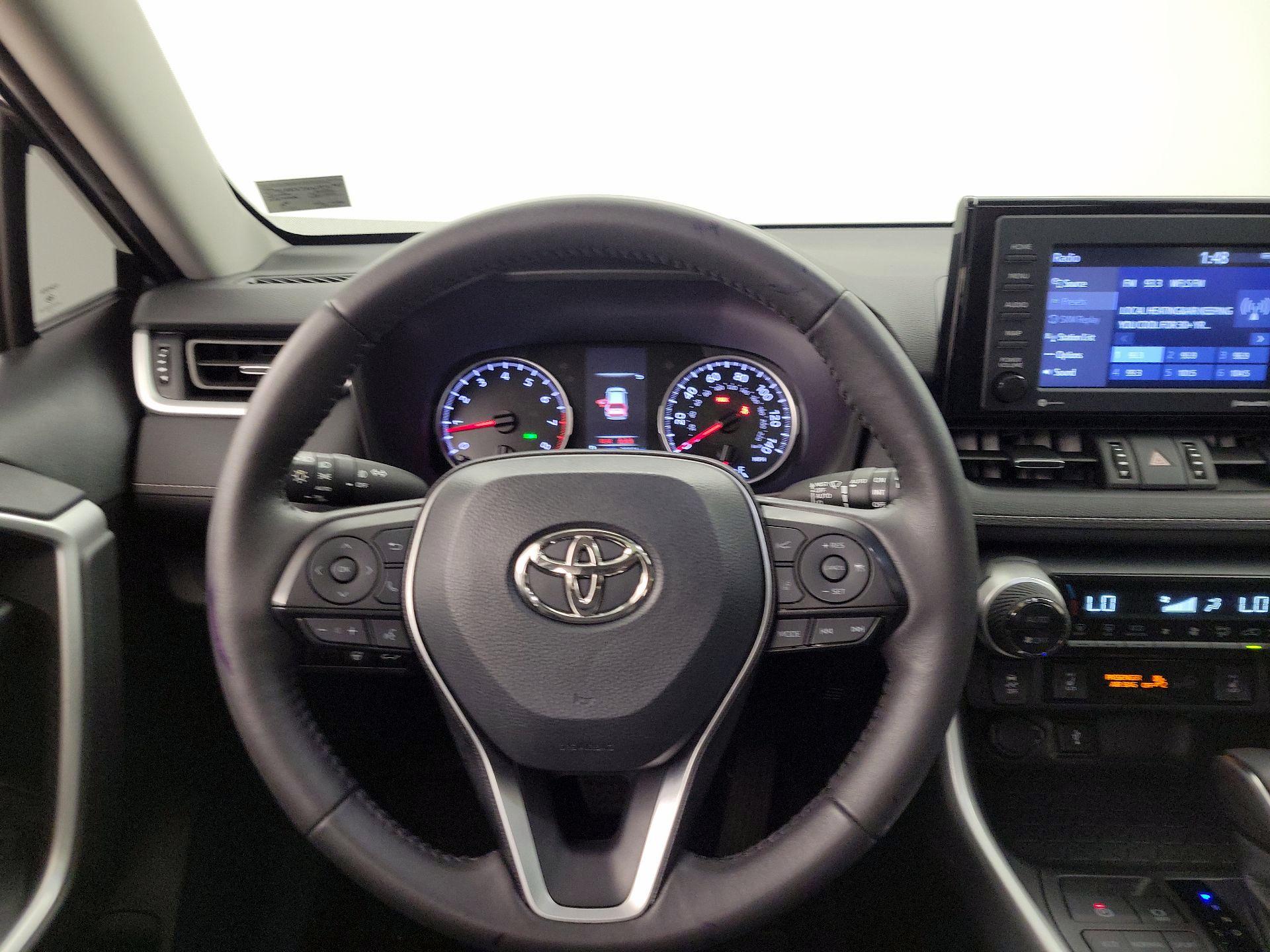 Thumbnail: 2022 Toyota RAV4 - 10
