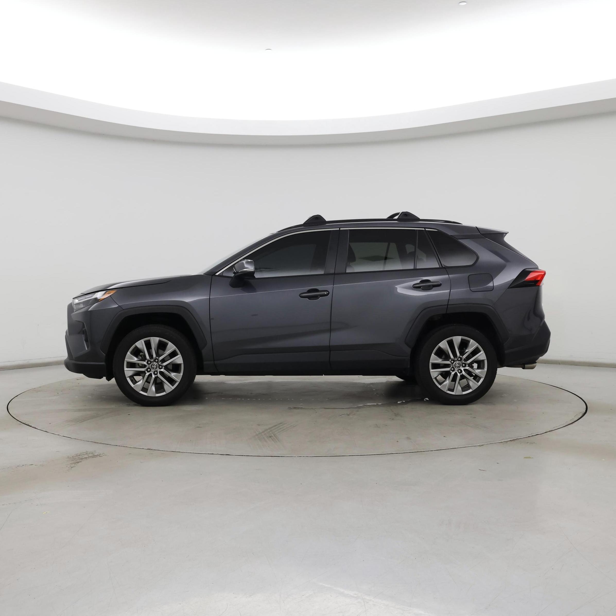Thumbnail: 2022 Toyota RAV4 - 3