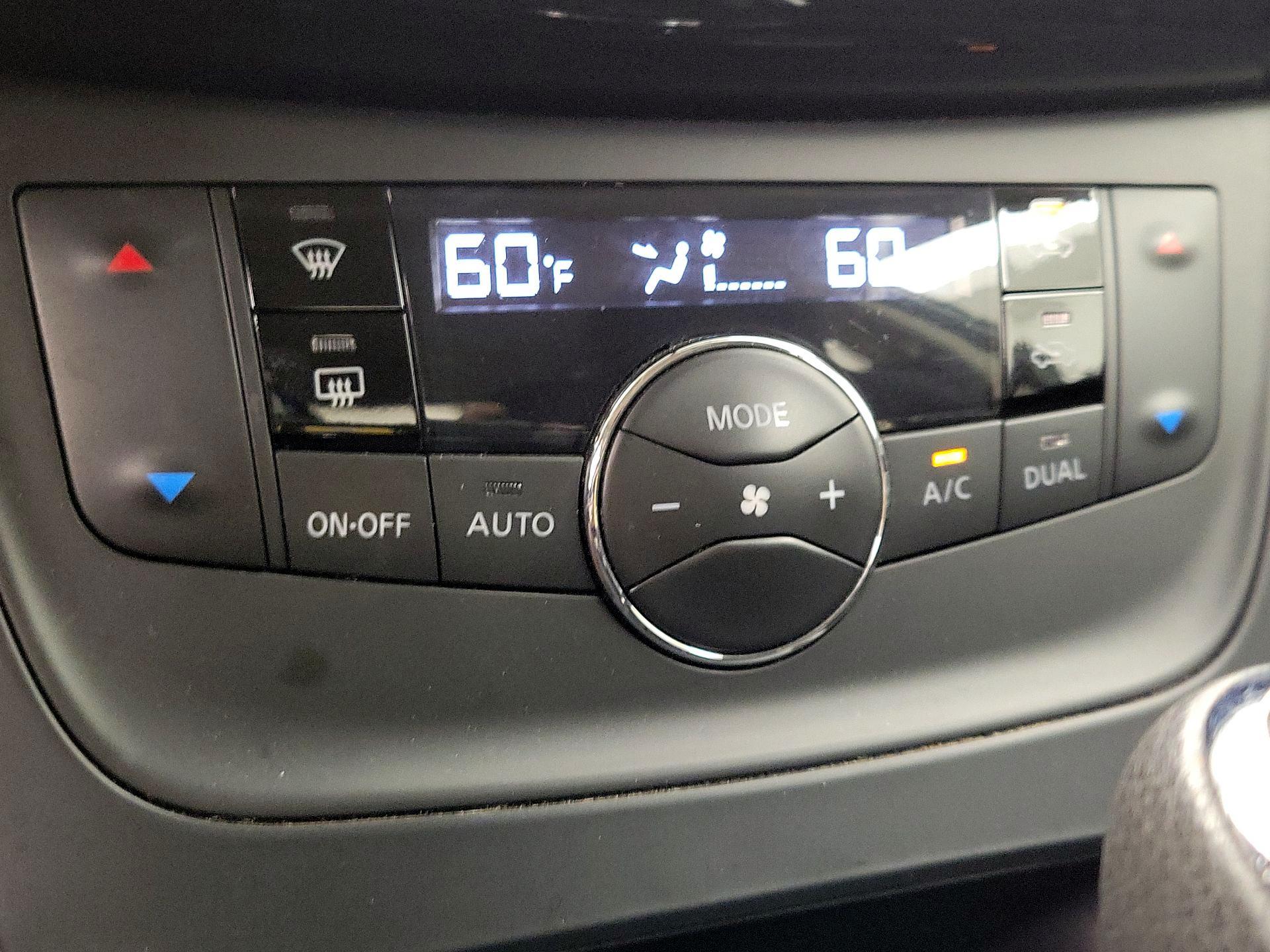 Thumbnail: 2018 Nissan Sentra - 16