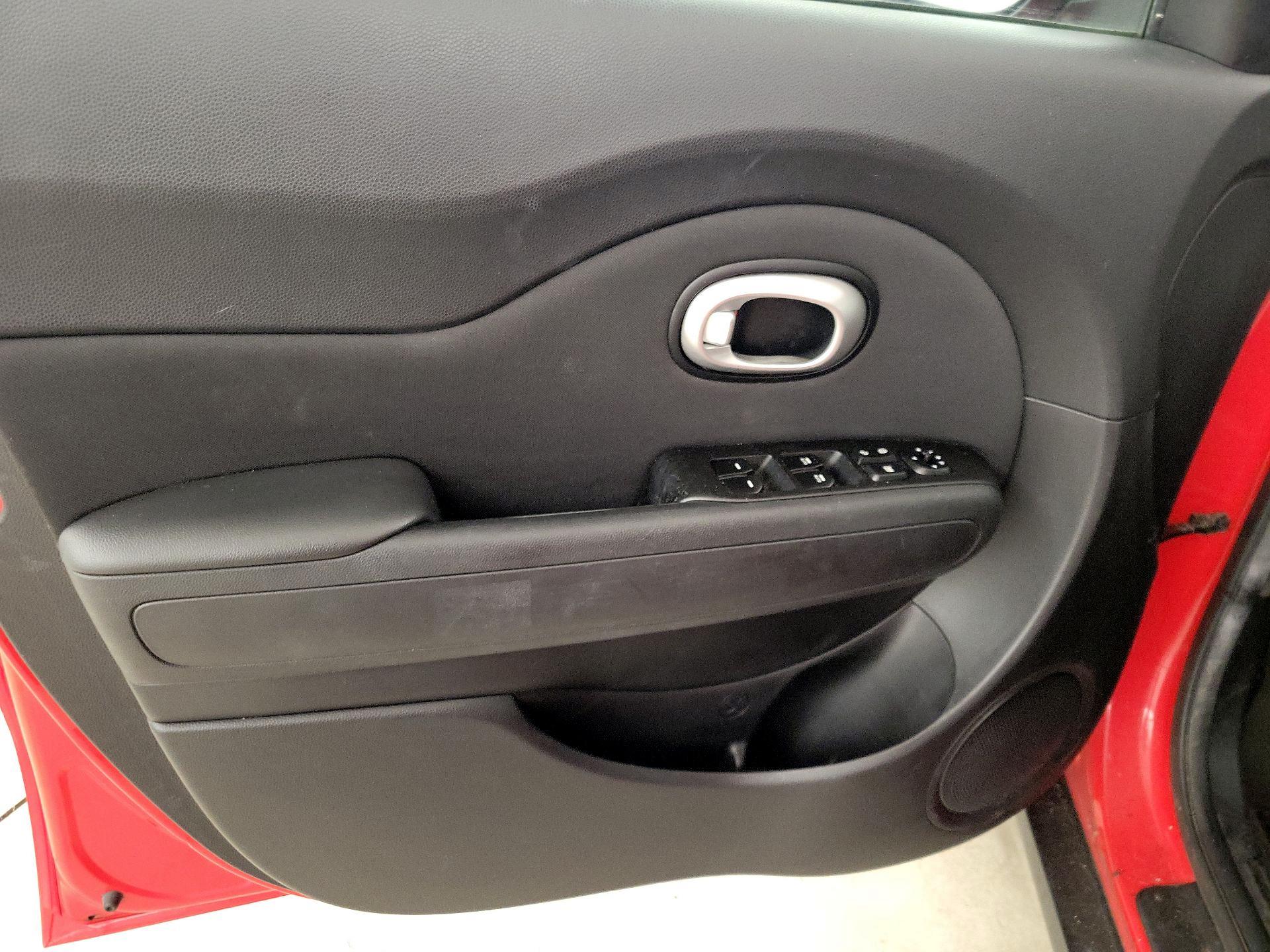 Thumbnail: 2015 Kia Soul - 12