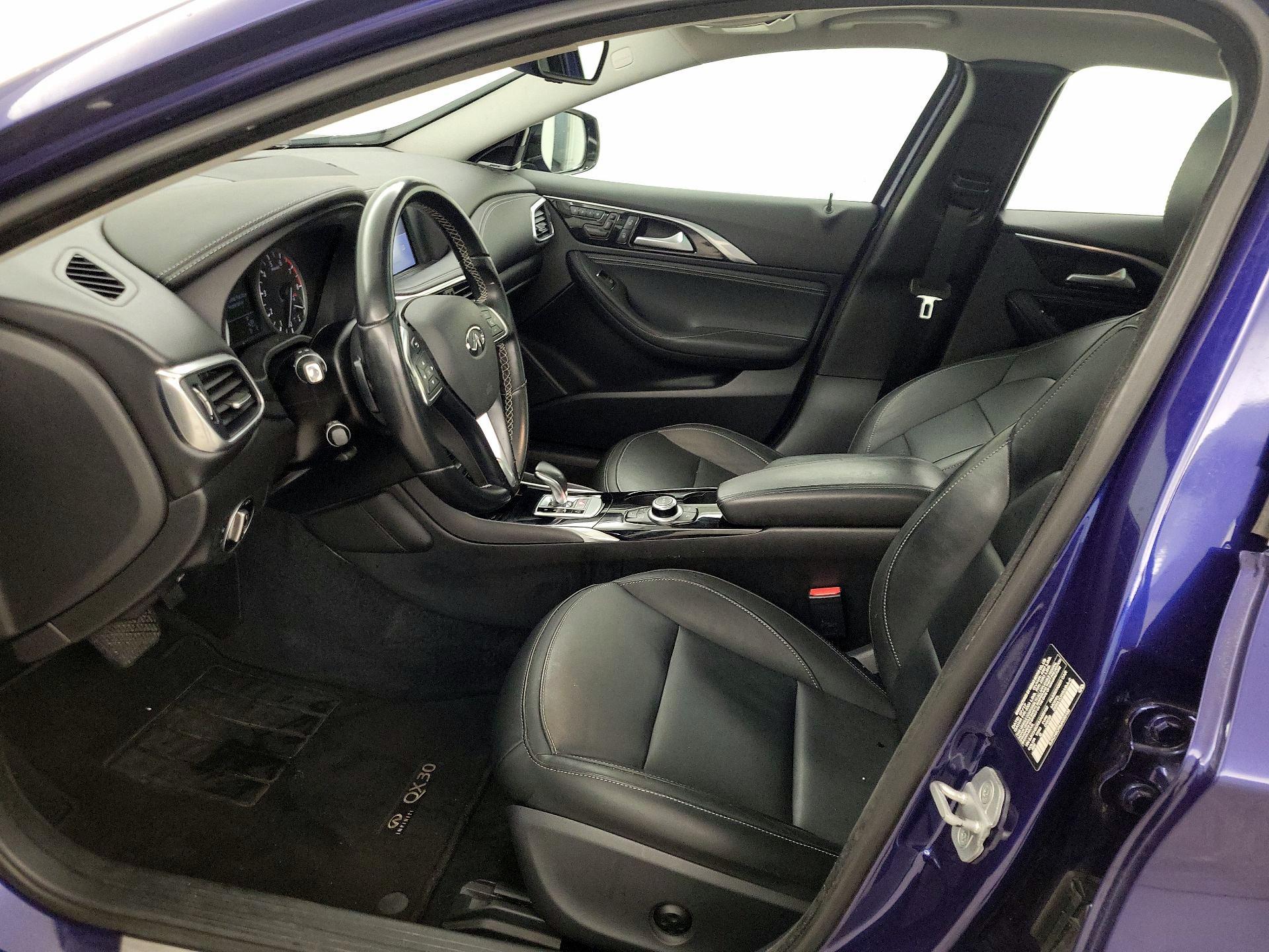 Thumbnail: 2018 INFINITI QX30 - 11