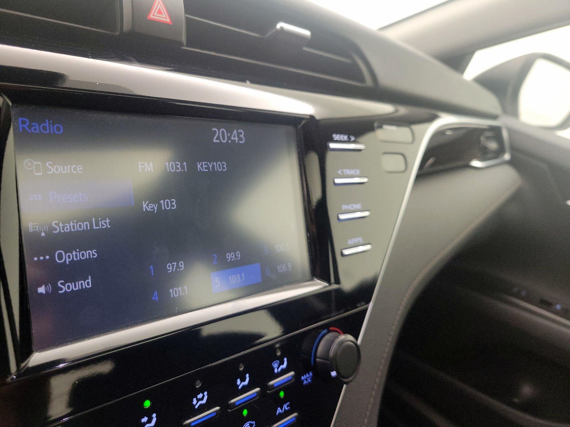 Thumbnail: 2018 Toyota Camry - 15