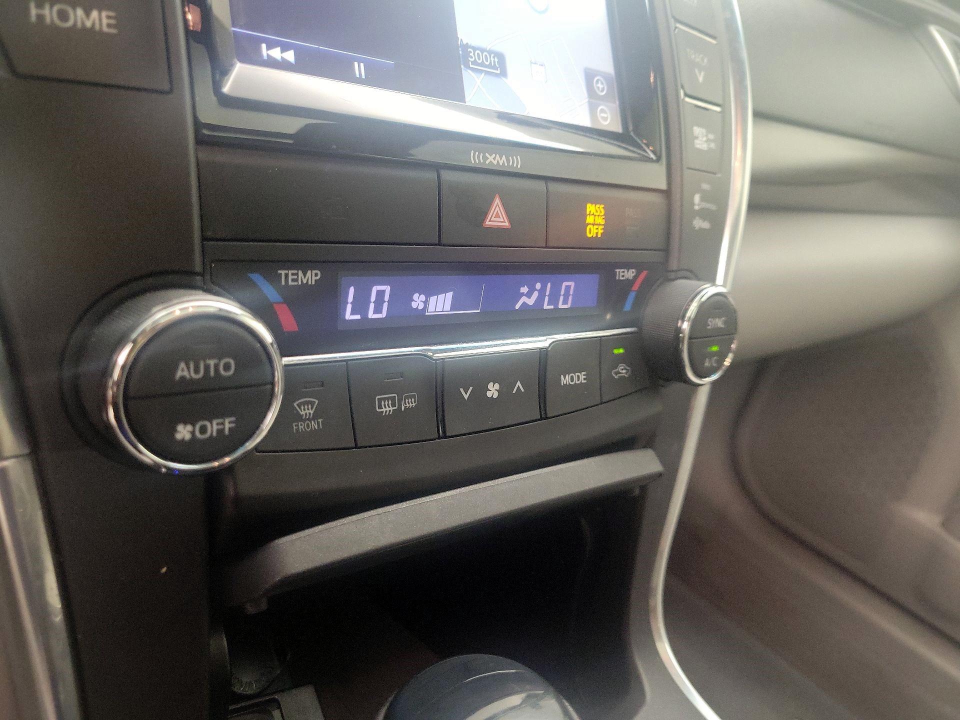 Thumbnail: 2016 Toyota Camry - 17