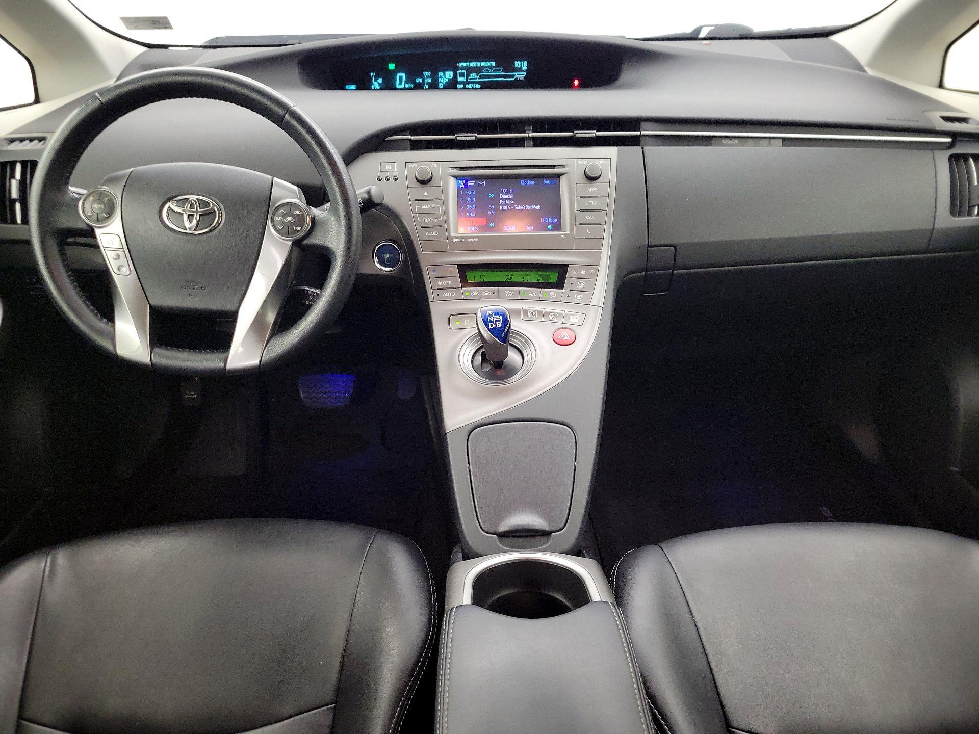 Thumbnail: 2015 Toyota Prius - 9
