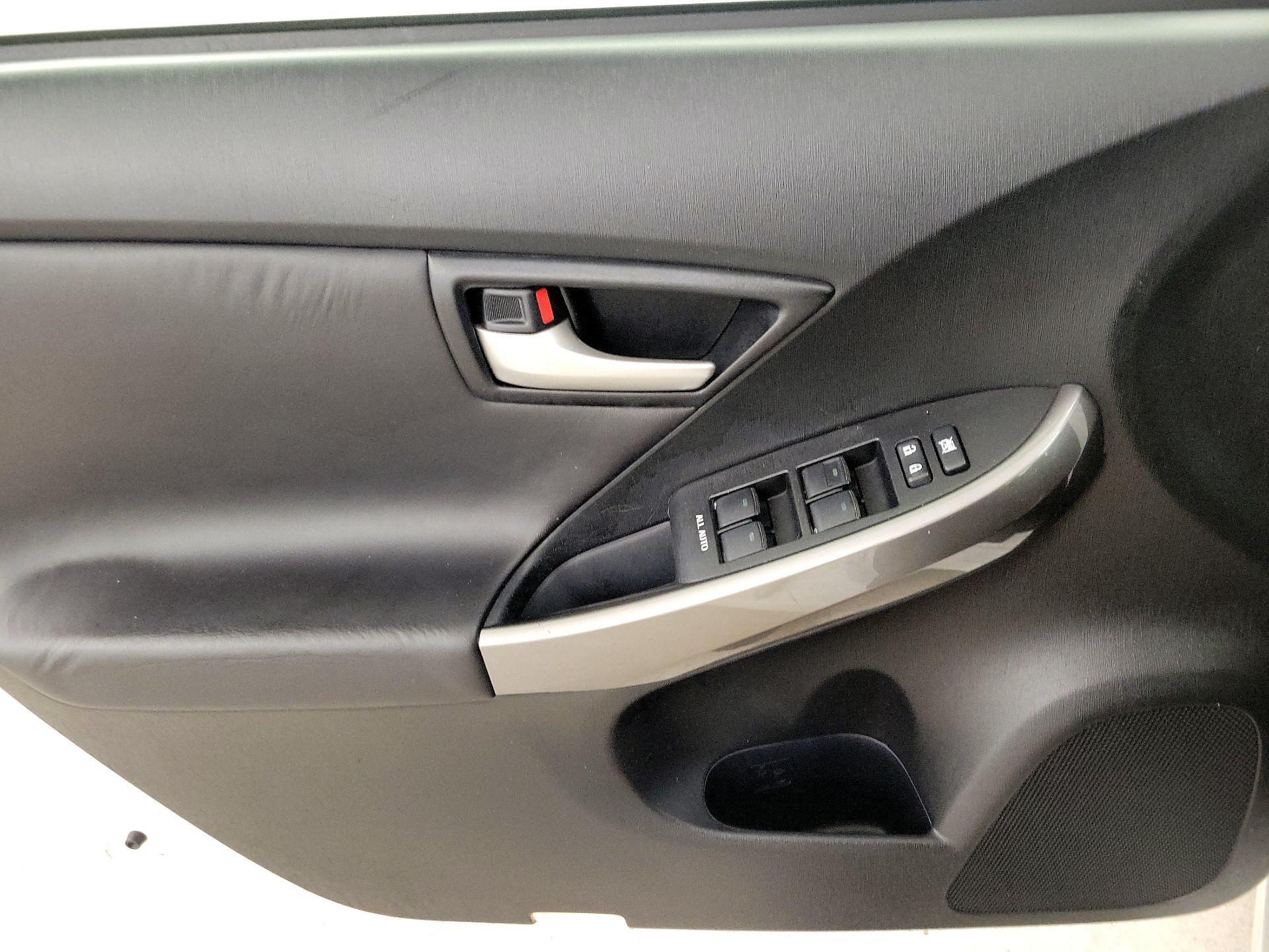 Thumbnail: 2015 Toyota Prius - 12