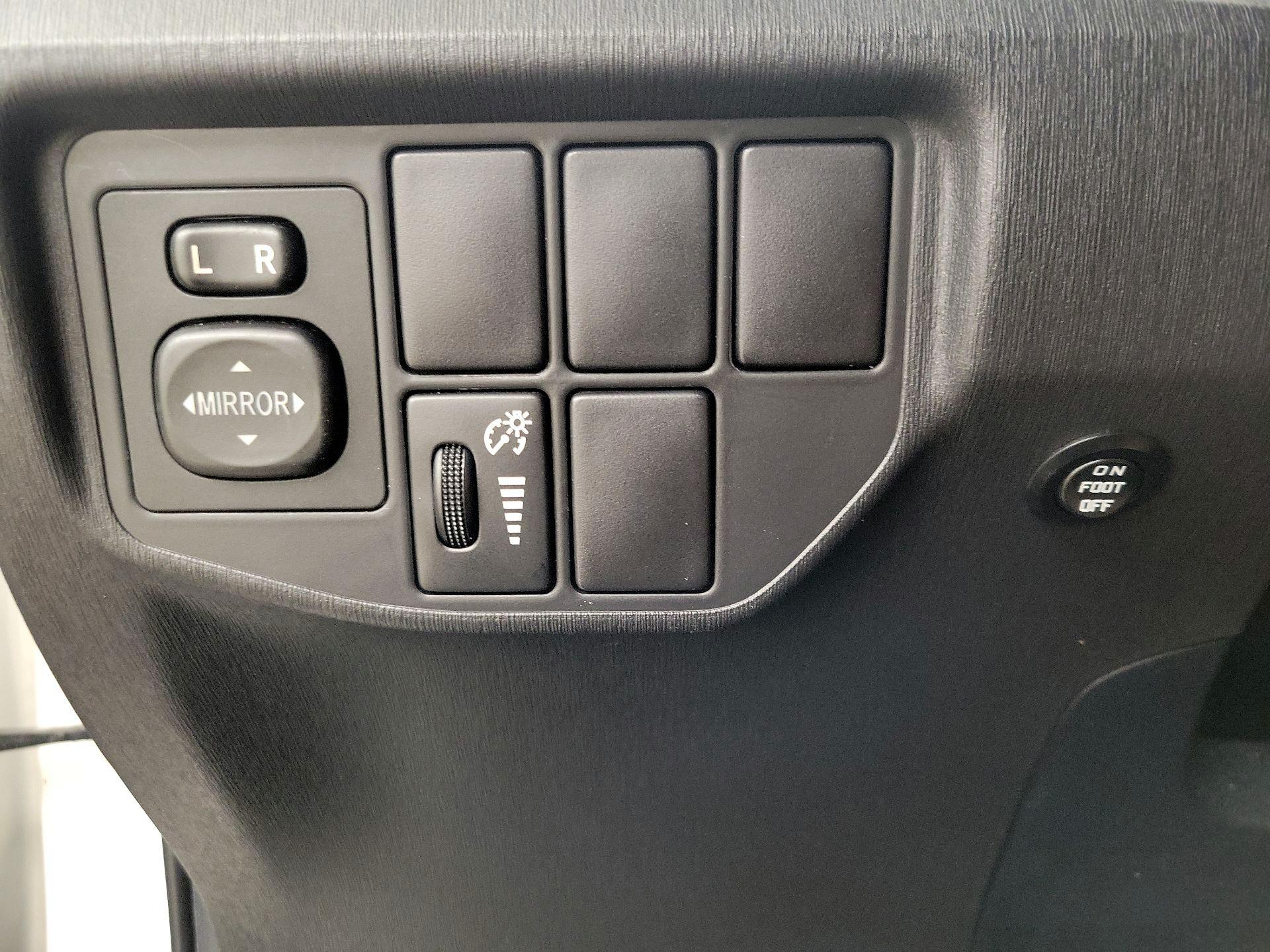 Thumbnail: 2015 Toyota Prius - 13