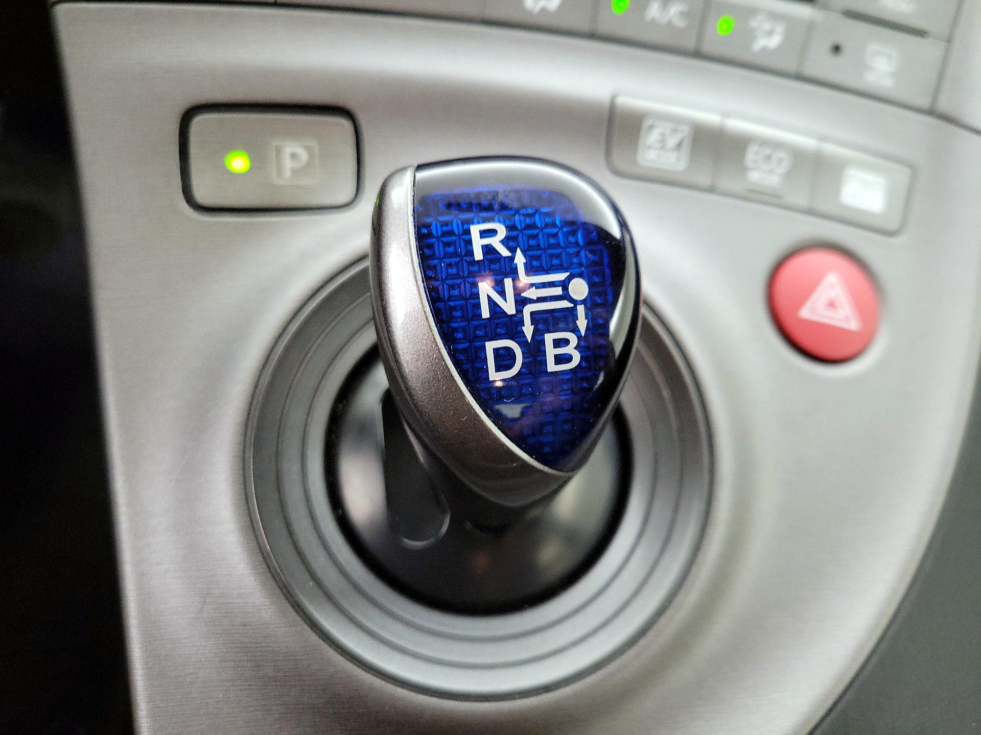 Thumbnail: 2015 Toyota Prius - 17
