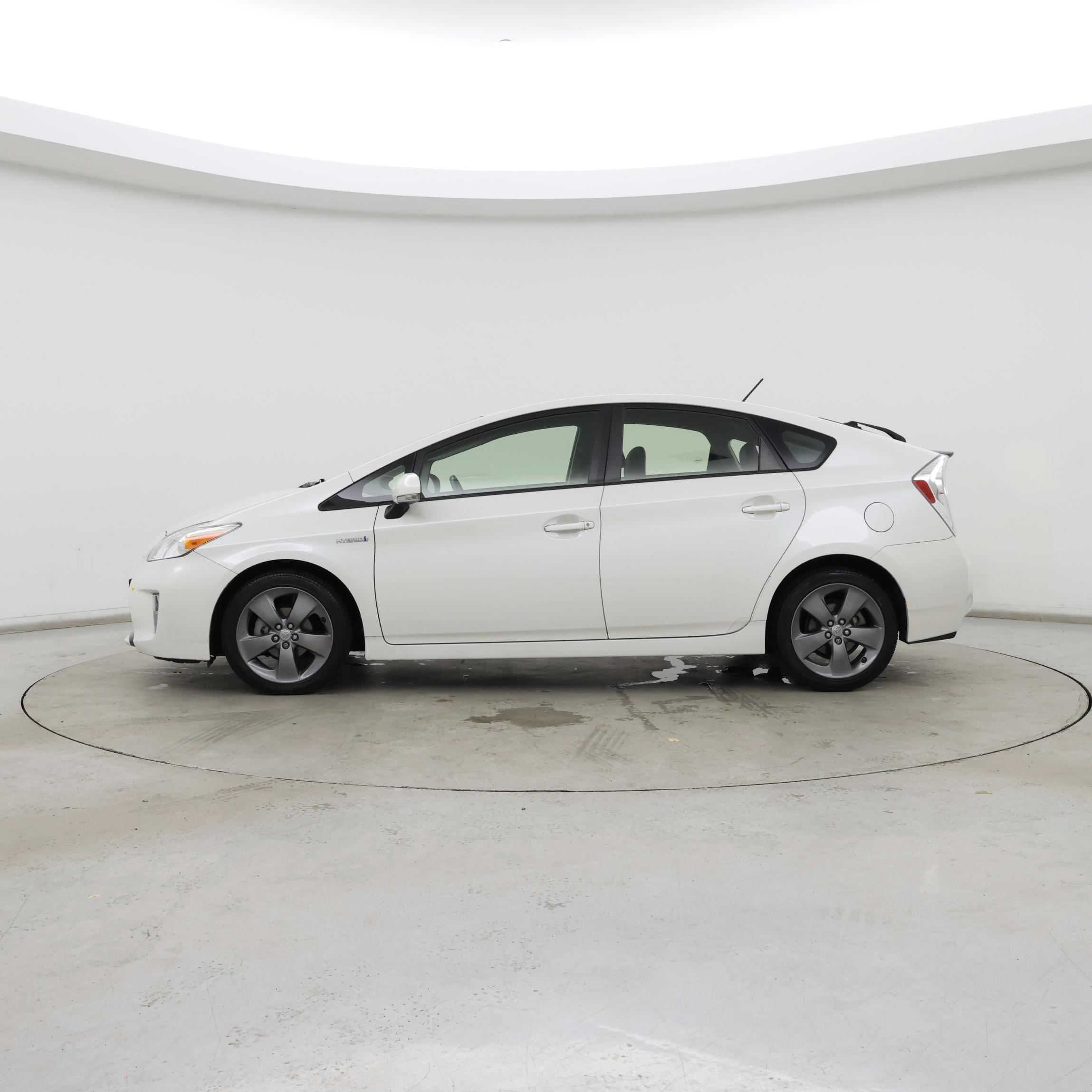 Thumbnail: 2015 Toyota Prius - 3