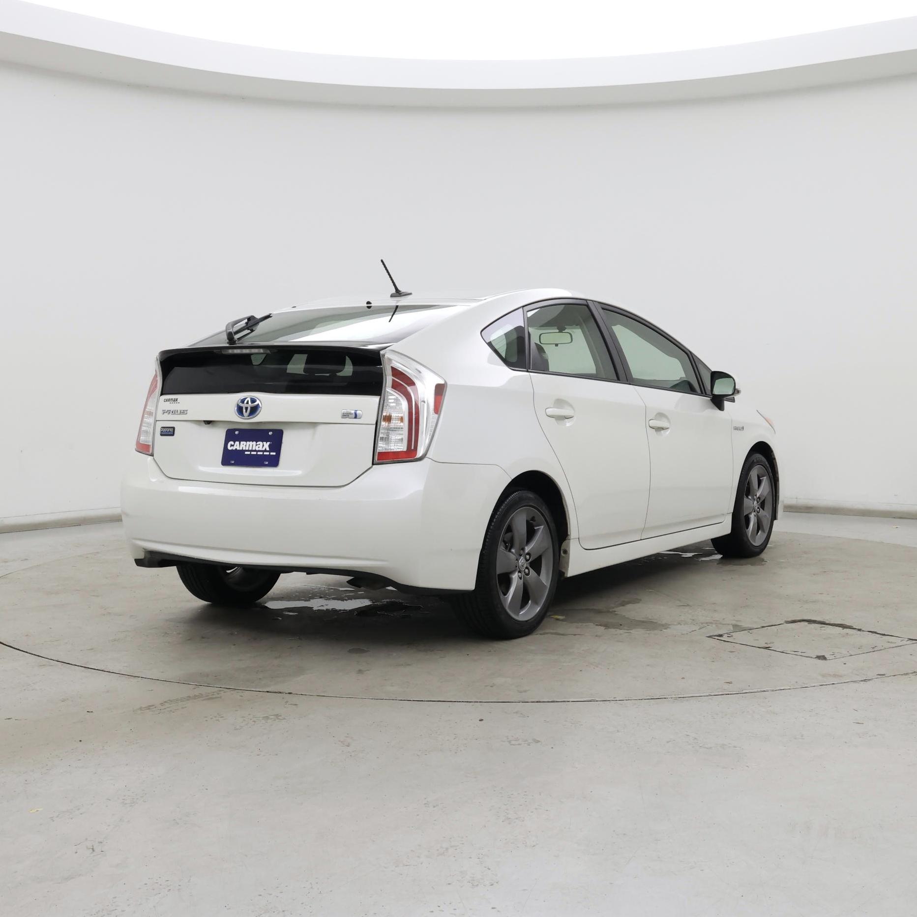 Thumbnail: 2015 Toyota Prius - 8