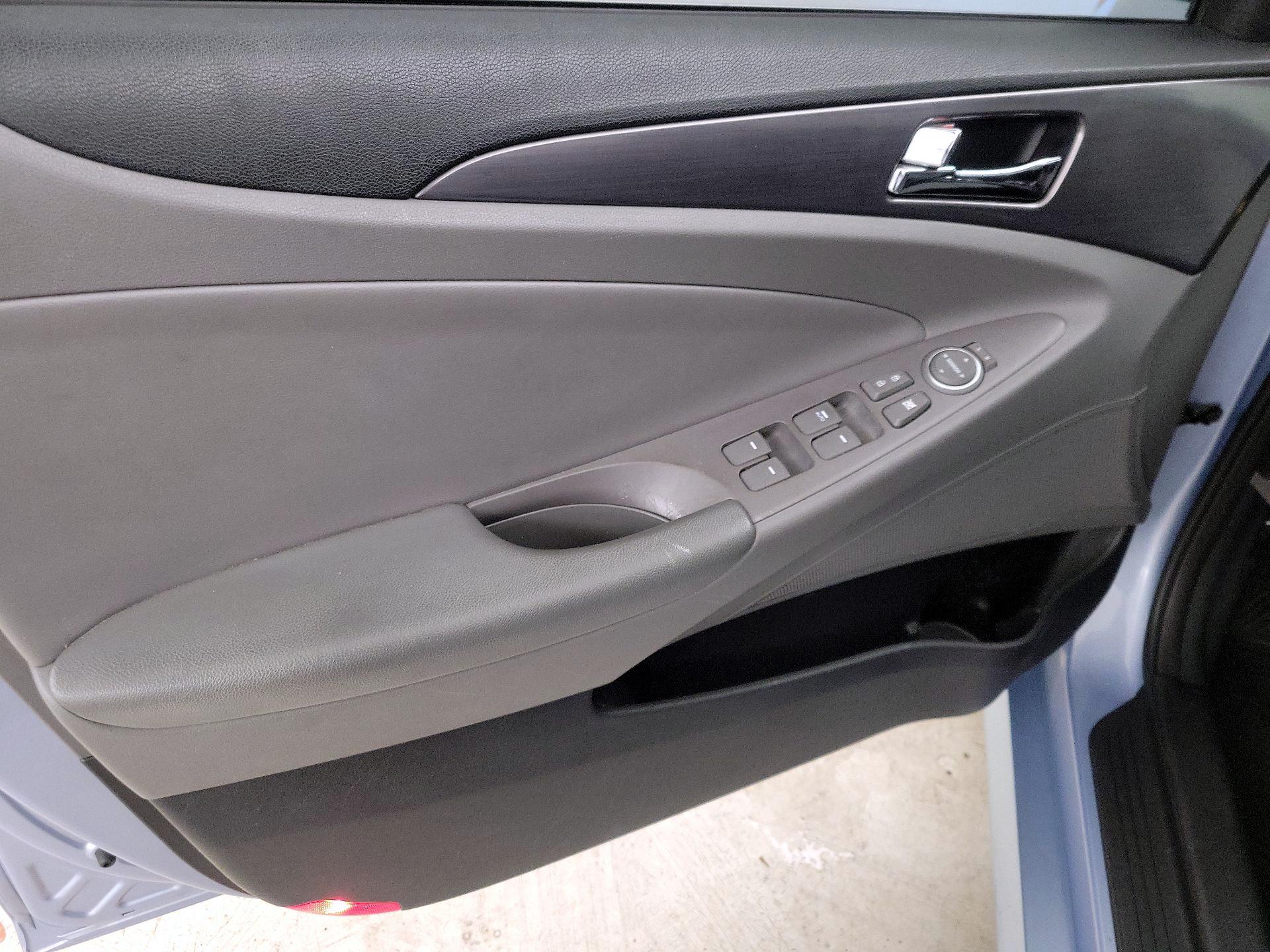 Thumbnail: 2014 Hyundai Sonata - 12