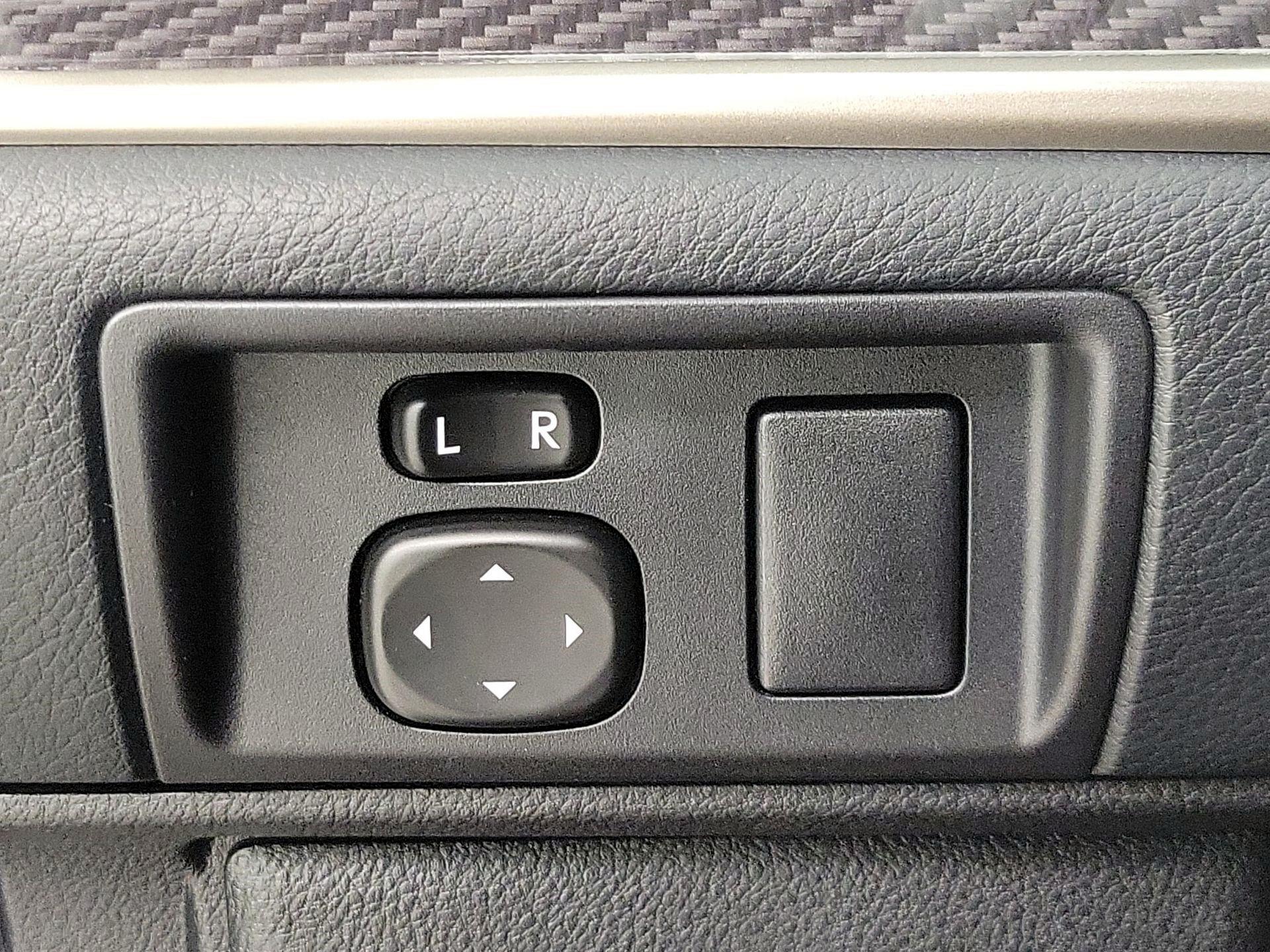 Thumbnail: 2014 Lexus ES - 13